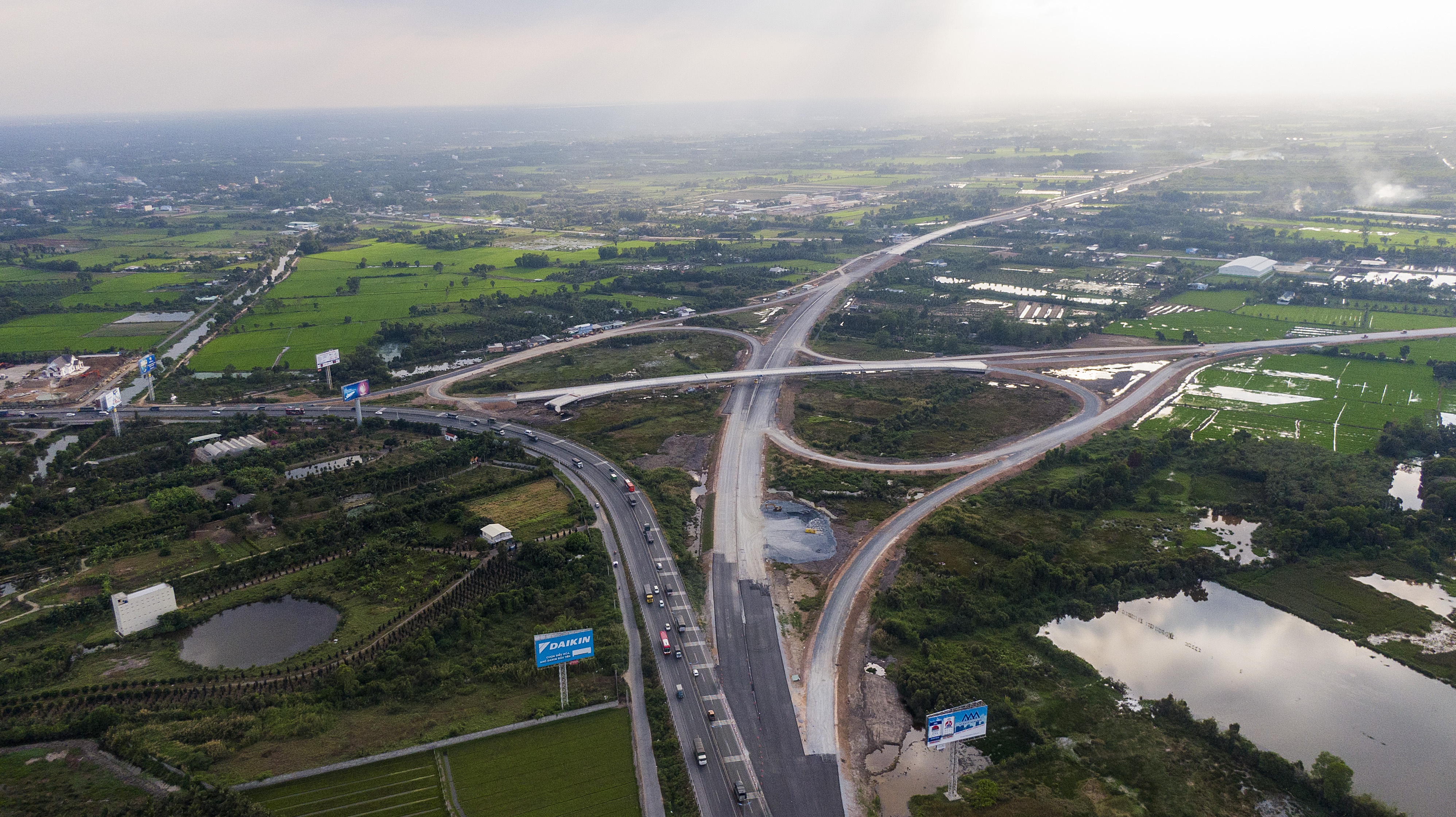 Thong xe cao toc Trung Luong - My Thuan anh 1