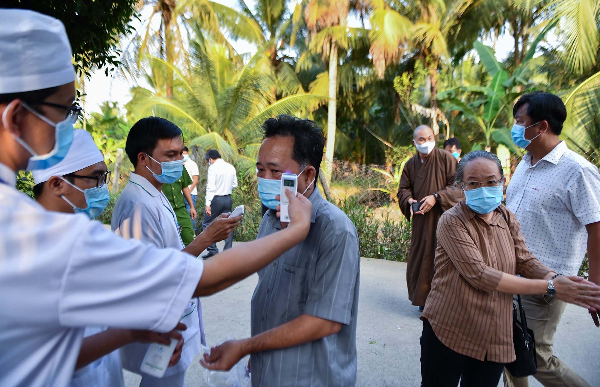 Vieng ong Truong Vinh Trong anh 8