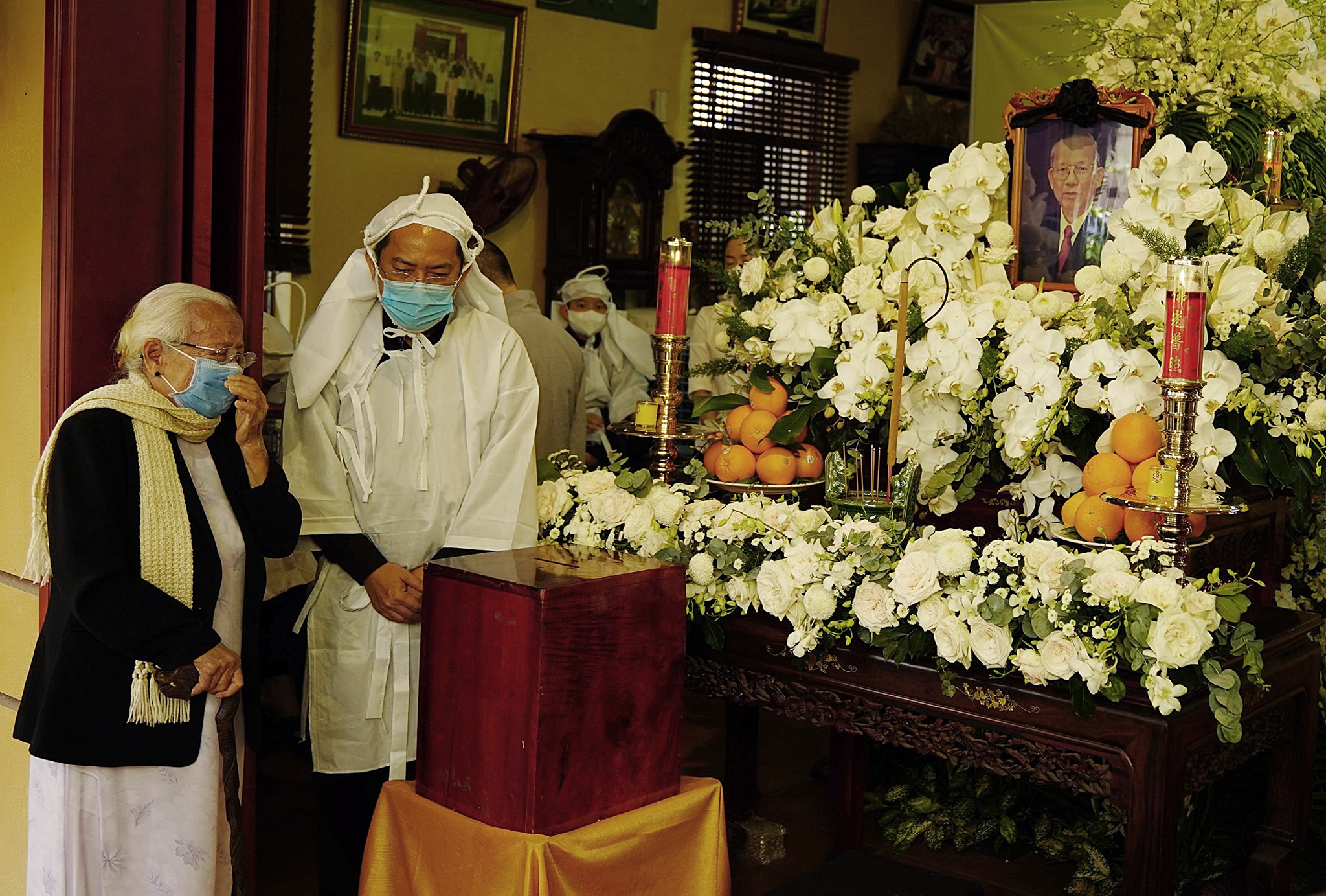 Nguoi dan khoc vieng Pho thu tuong Truong Vinh Trong anh 3