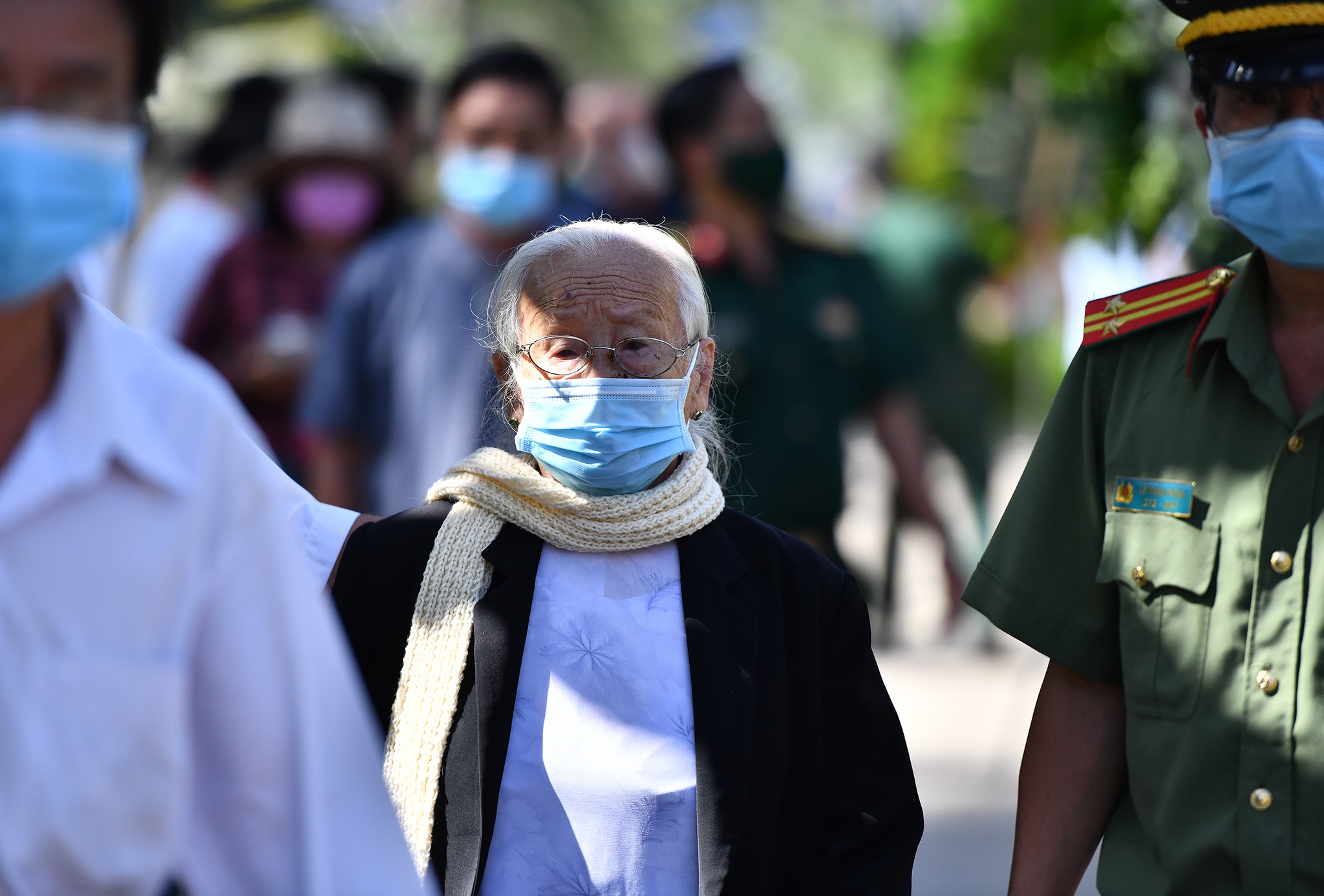 Nguoi dan khoc vieng Pho thu tuong Truong Vinh Trong anh 6