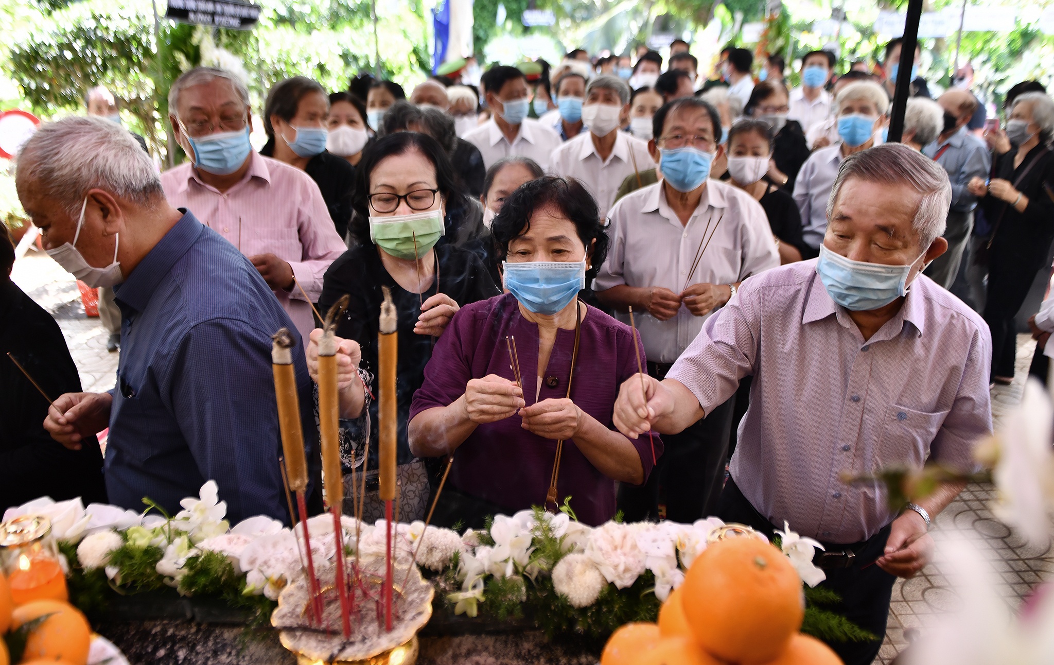 Nguoi dan khoc vieng Pho thu tuong Truong Vinh Trong anh 7