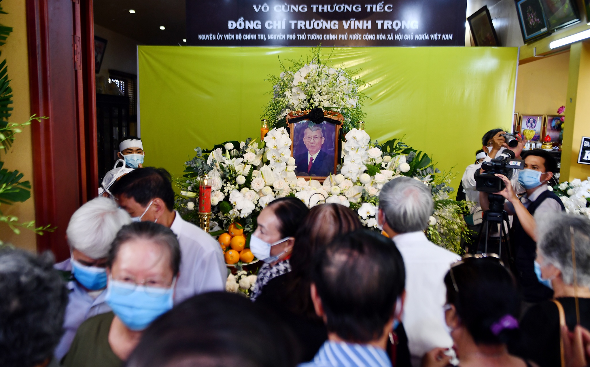 Nguoi dan khoc vieng Pho thu tuong Truong Vinh Trong anh 10