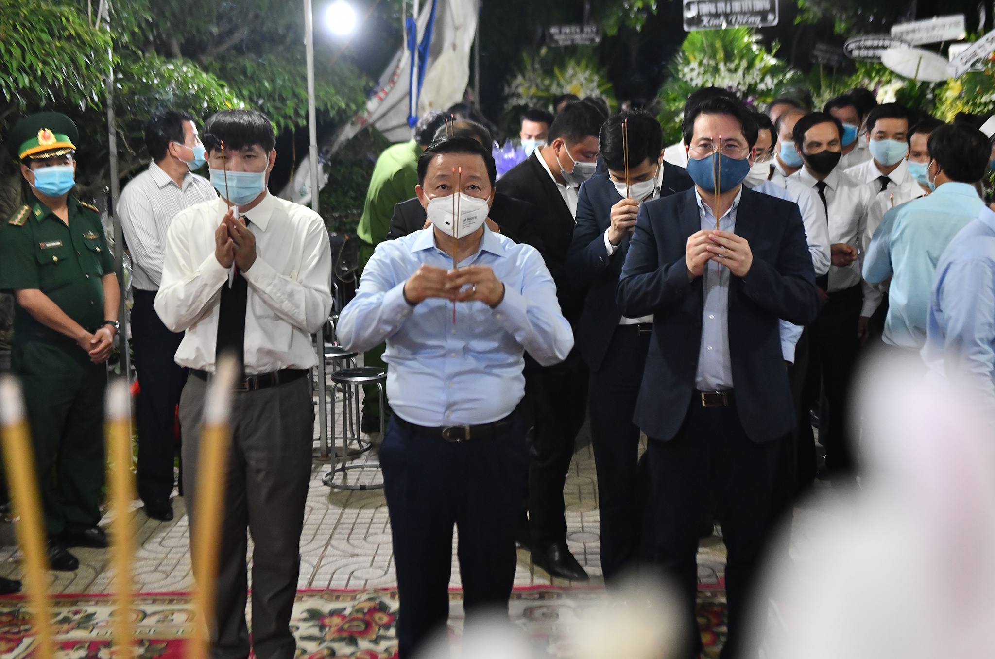 Pho thu tuong Pham Binh Minh vieng tang le Truong Vinh Trong anh 7