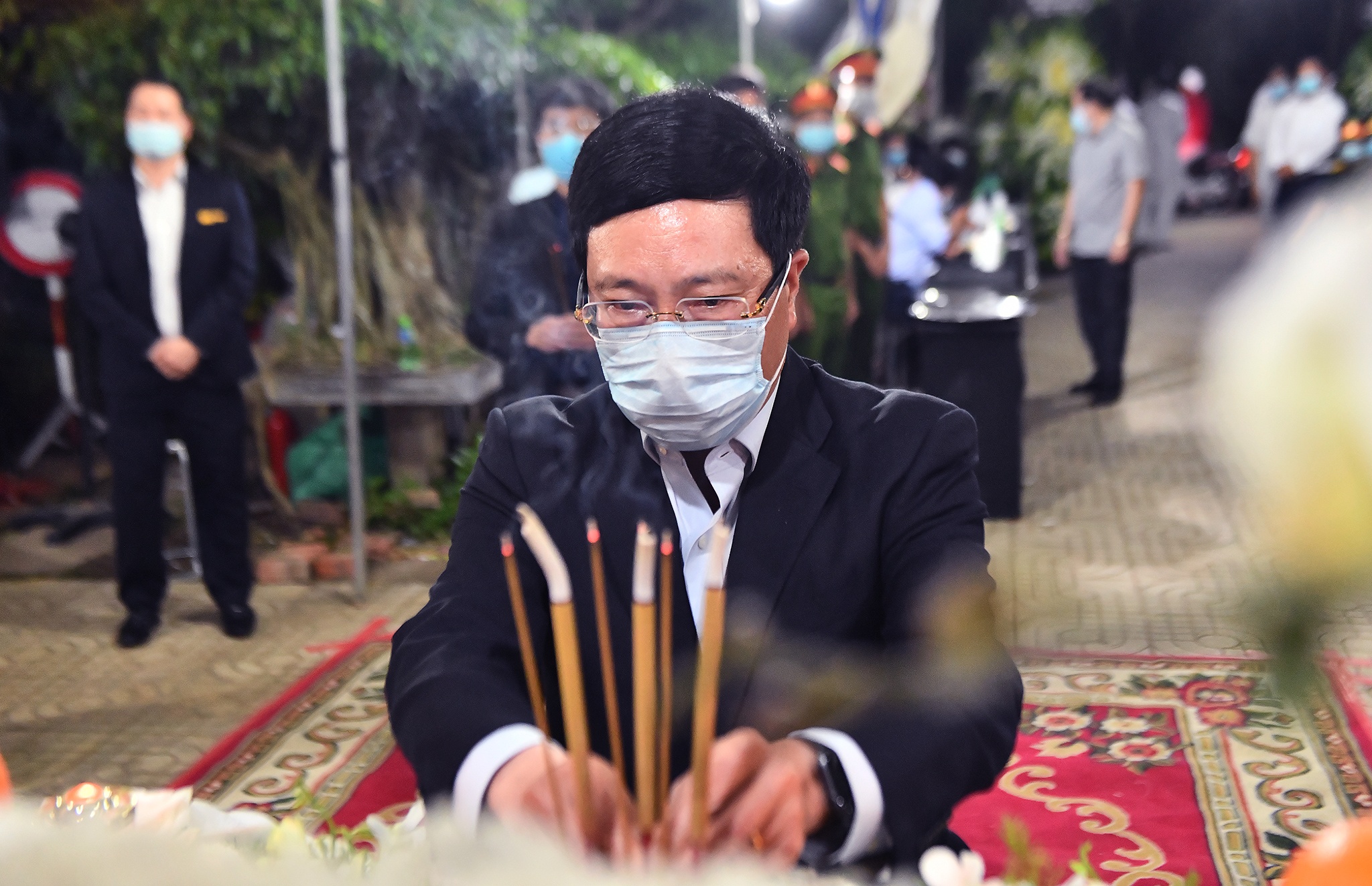 Pho thu tuong Pham Binh Minh vieng tang le Truong Vinh Trong anh 1