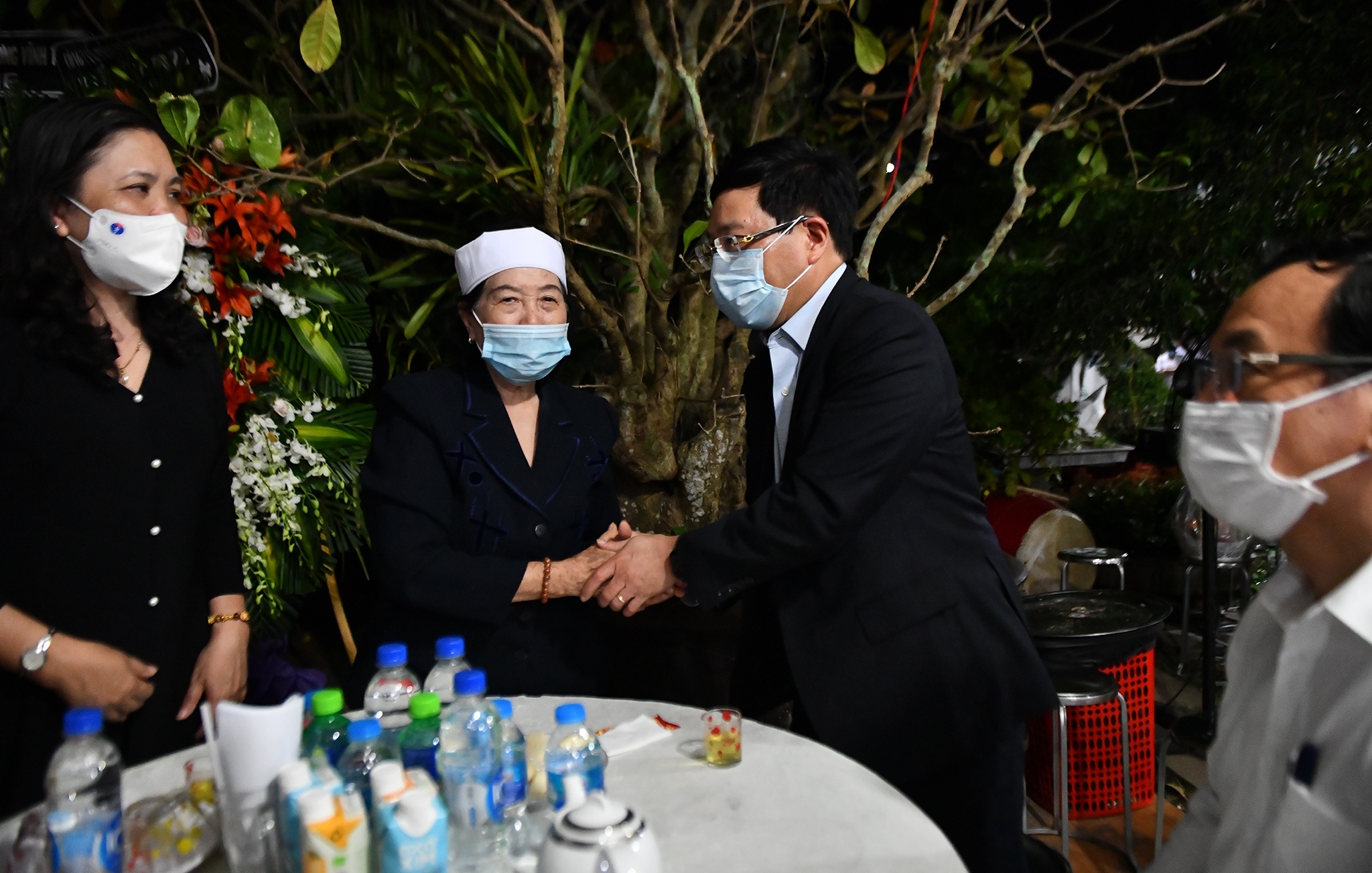 Pho thu tuong Pham Binh Minh vieng tang le Truong Vinh Trong anh 2