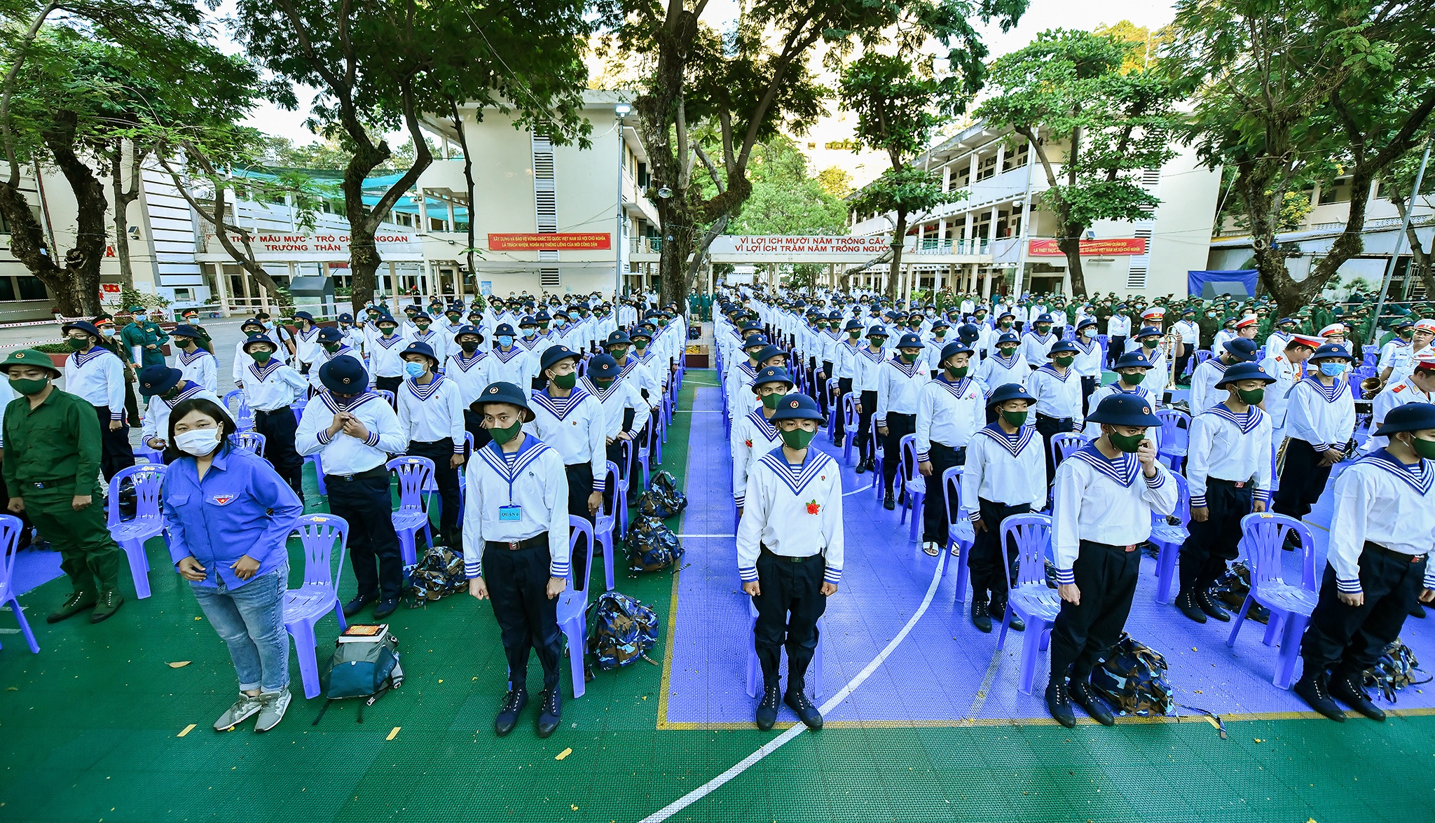 Thanh nien TP.HCM nhap ngu anh 2