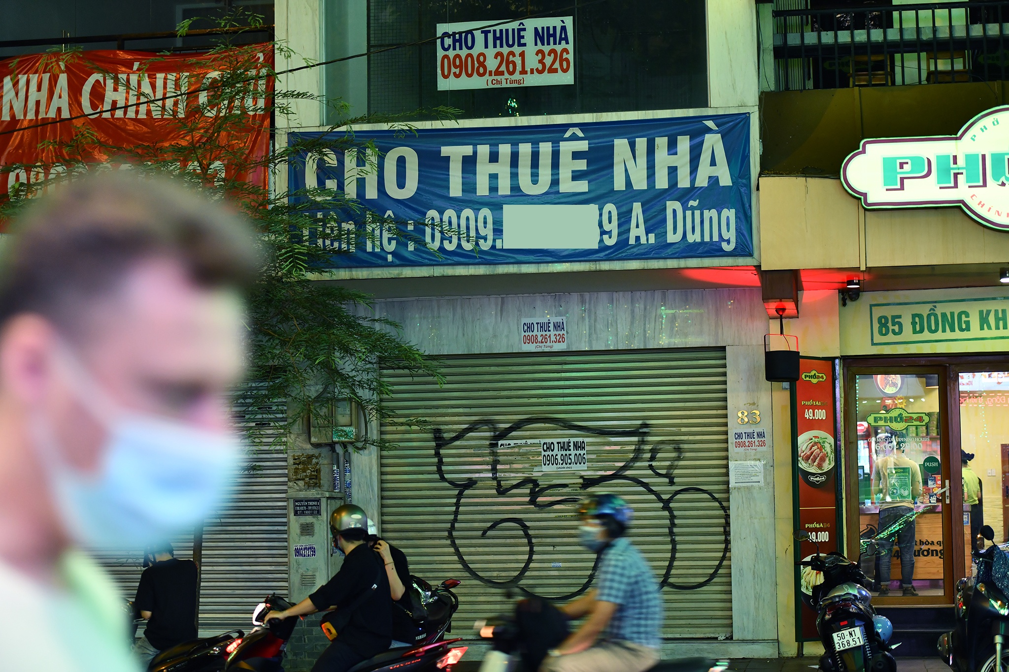 Hang quan duong Dong Khoi e am anh 3