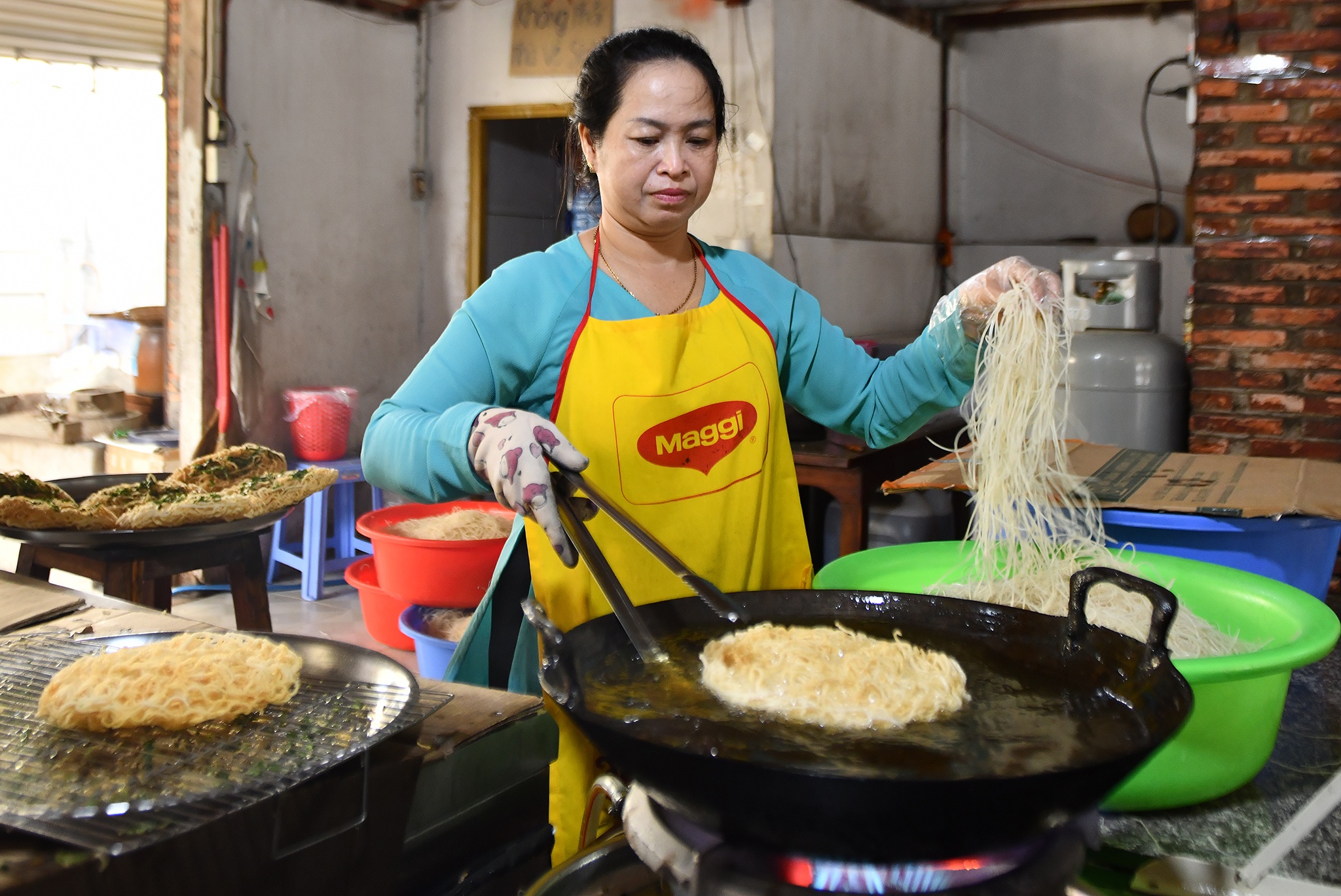 Hu tieu pizza mien Tay hut khach hinh anh