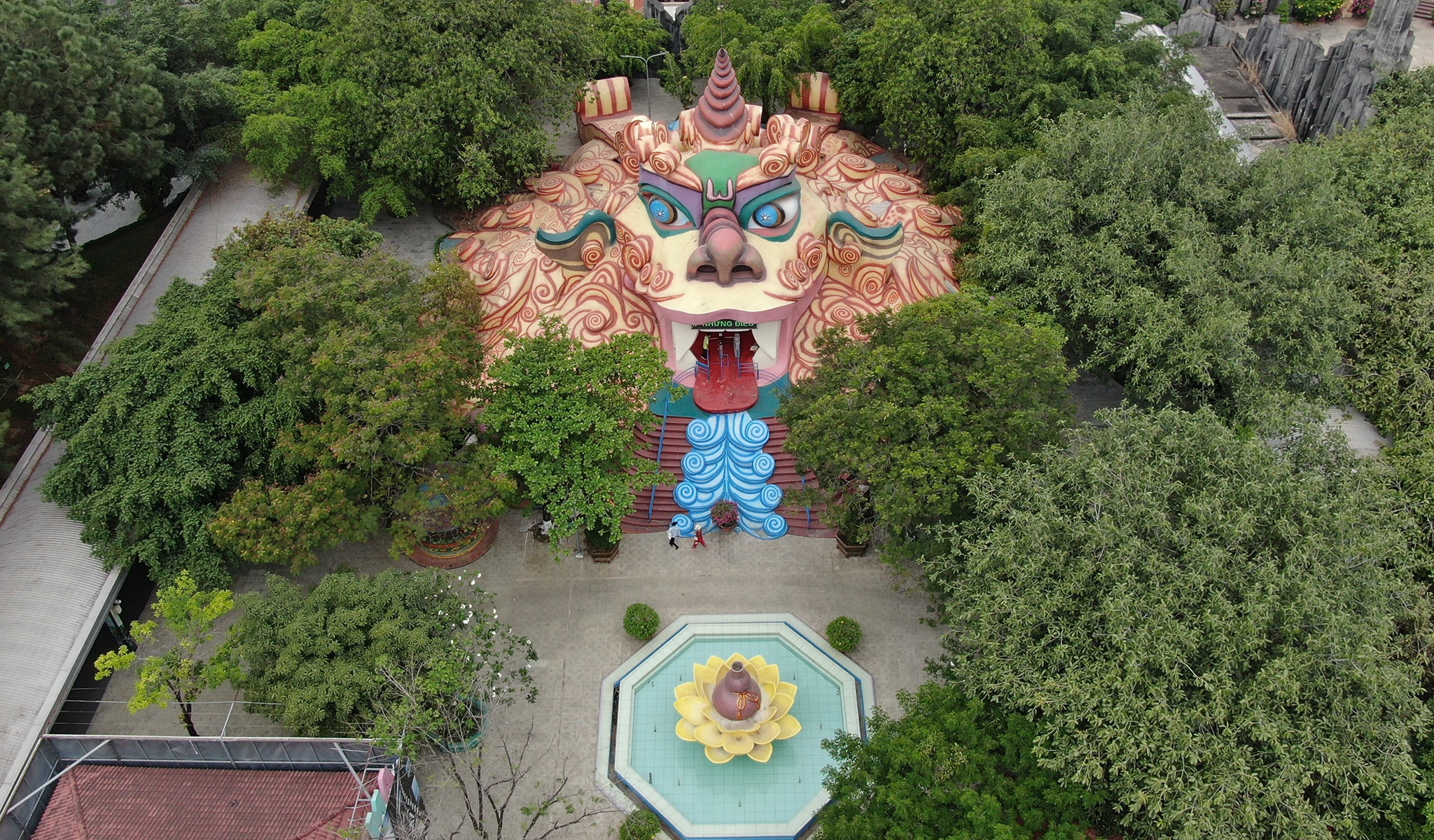 Hien trang khu du lich Suoi Tien anh 7