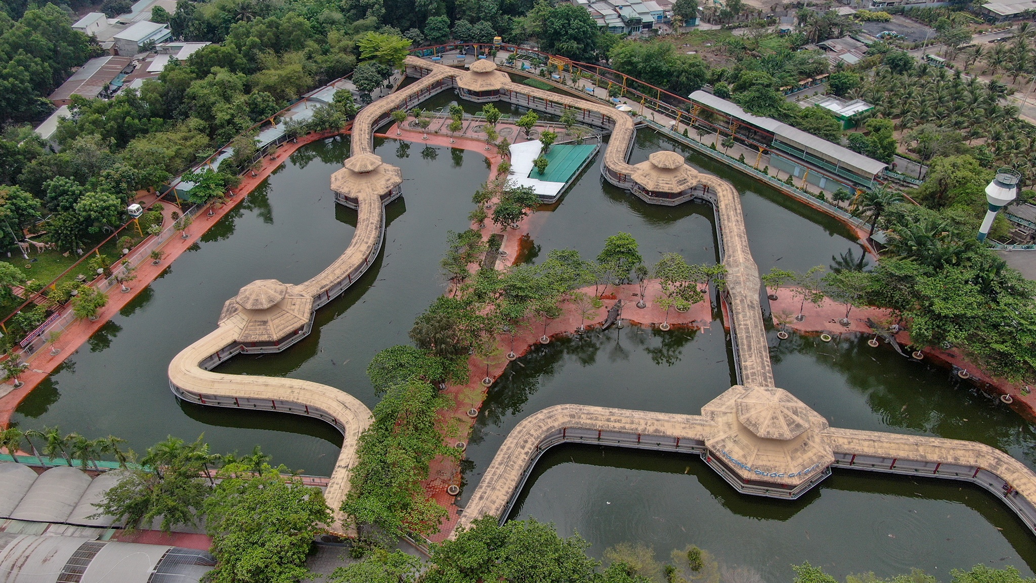 Hien trang khu du lich Suoi Tien anh 8