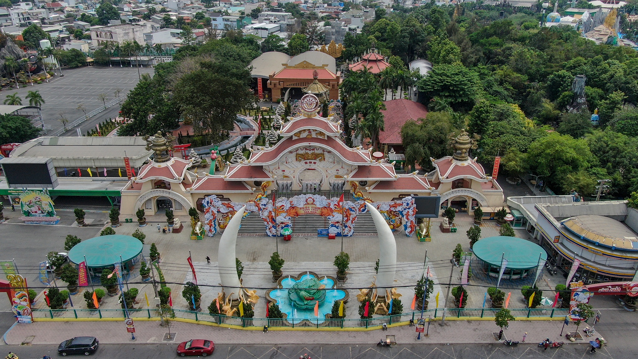 Hien trang khu du lich Suoi Tien anh 1