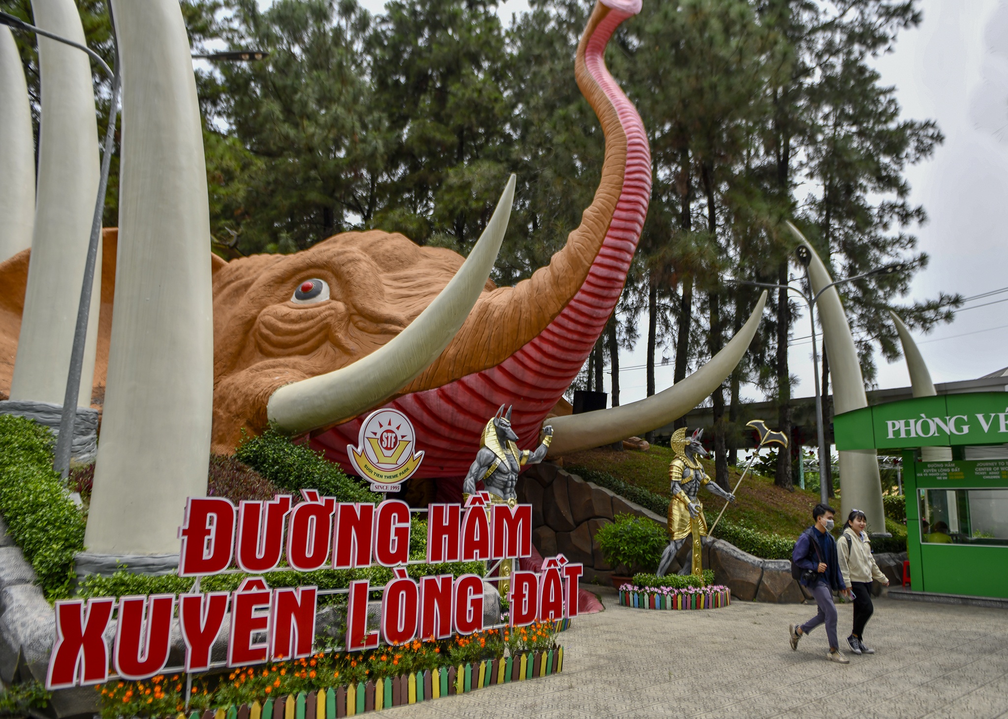 Hien trang khu du lich Suoi Tien anh 11