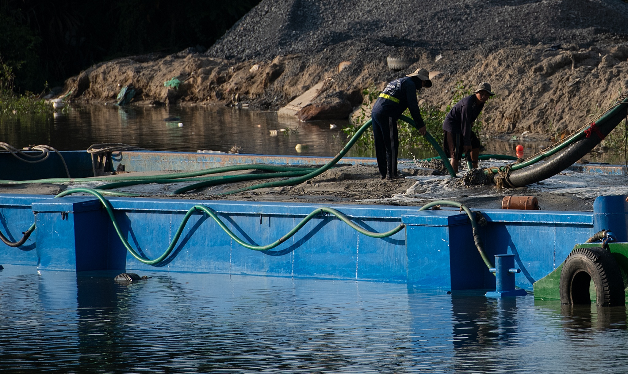 Ben thuy khong phep o TP.HCM anh 10