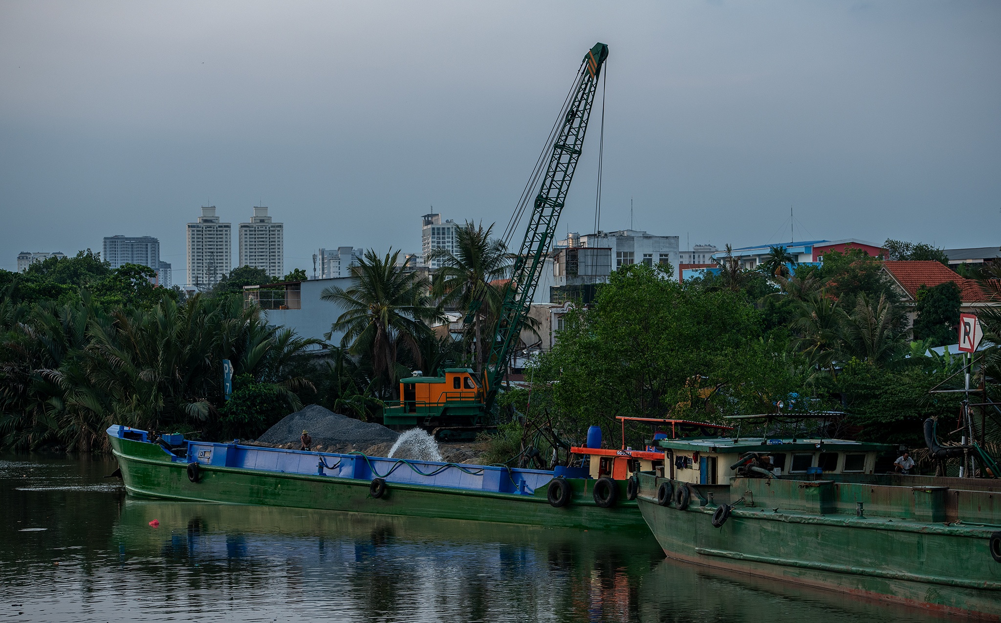 Ben thuy khong phep o TP.HCM anh 3