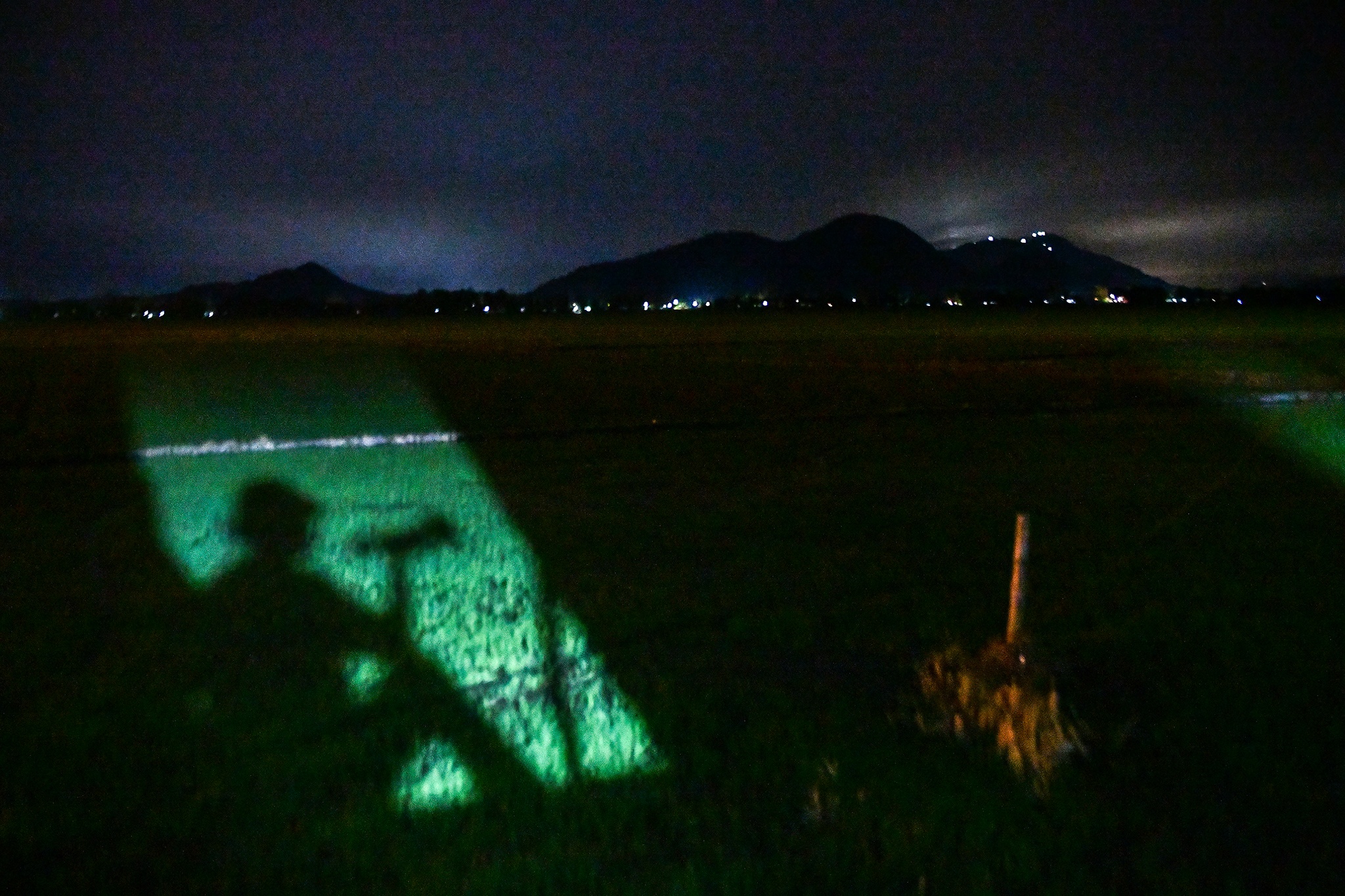 Xuyen dem chot chan o bien gioi Tay Nam hinh anh