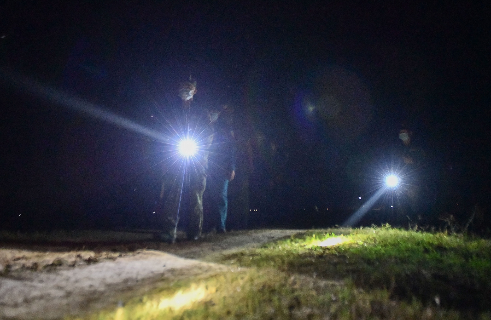 Chong dich Covid-19 o bien gioi phia Nam anh 9