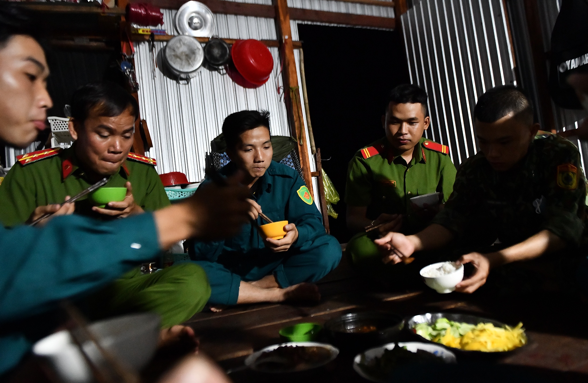 Chong dich Covid-19 o bien gioi phia Nam anh 18