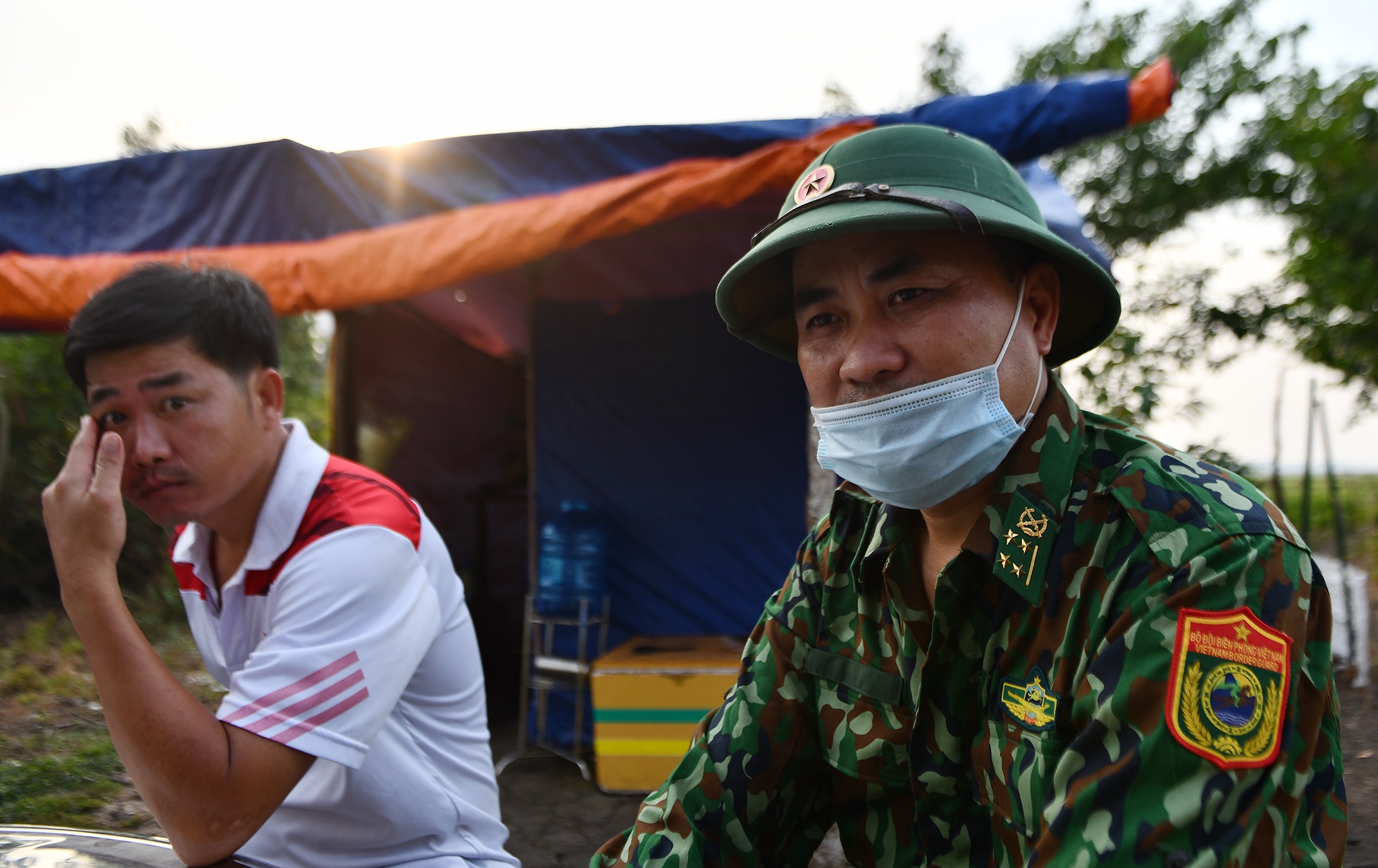 Chong dich Covid-19 o bien gioi phia Nam anh 22