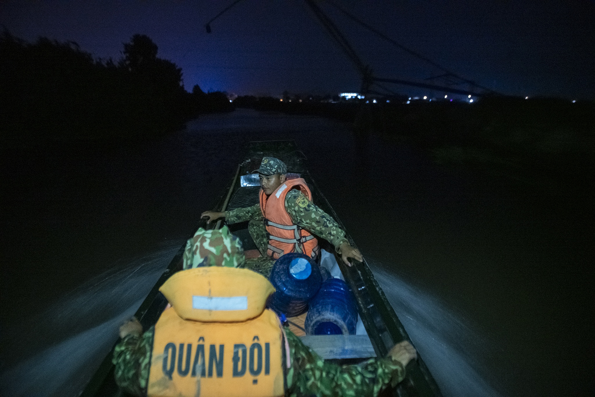 Chong dich Covid-19 o bien gioi phia Nam anh 10