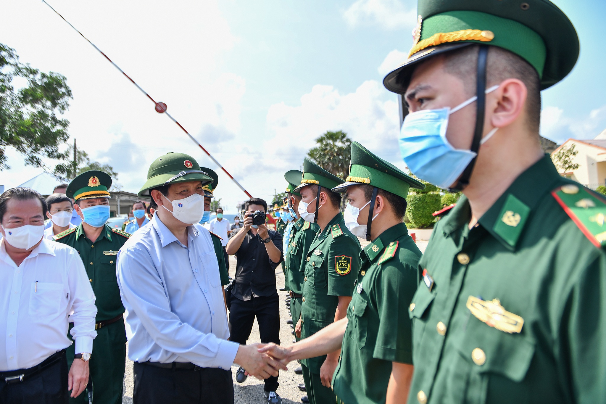 Tham luc luong chong Covid-19 o Ha Tien anh 2