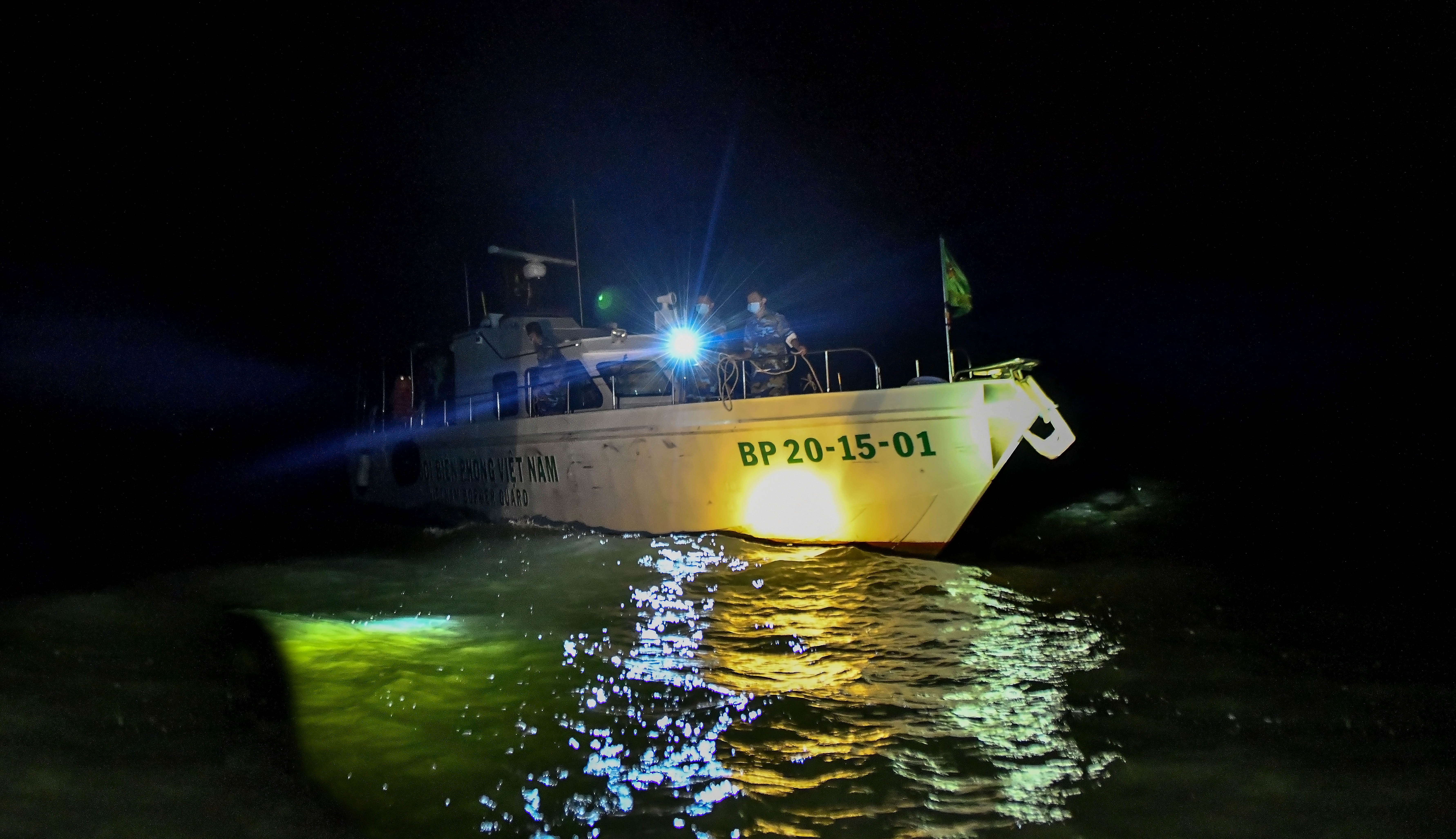 Chong nhap canh trai phep o bien Tay anh 1