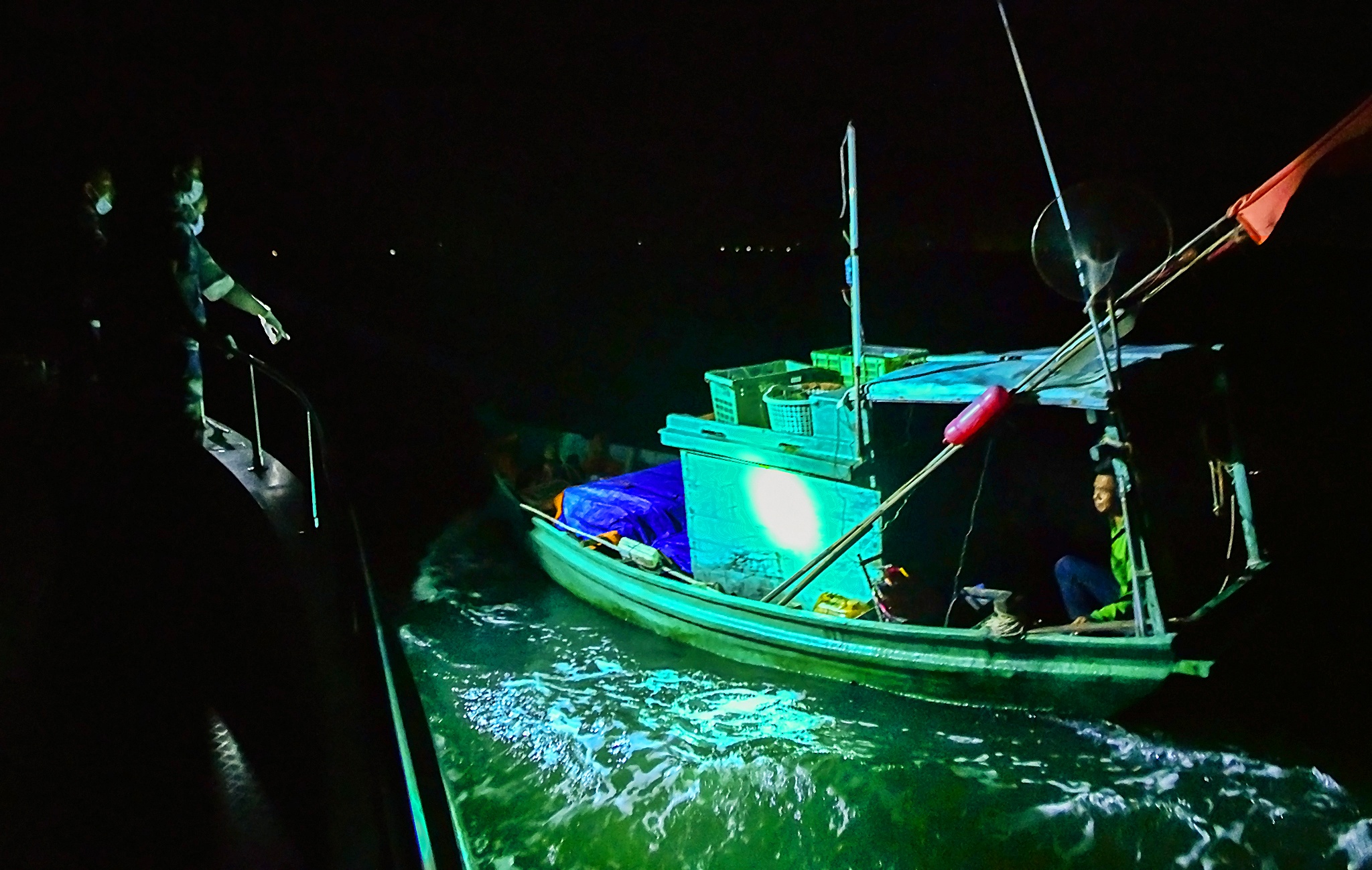 Chong nhap canh trai phep o bien Tay anh 6