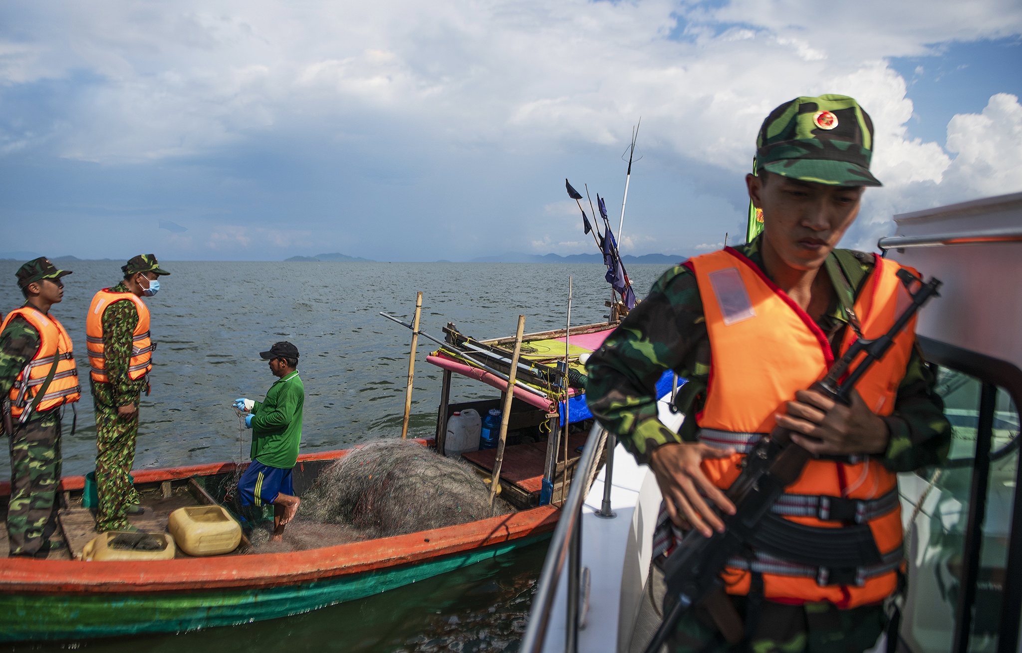 Chong nhap canh trai phep o bien Tay anh 15