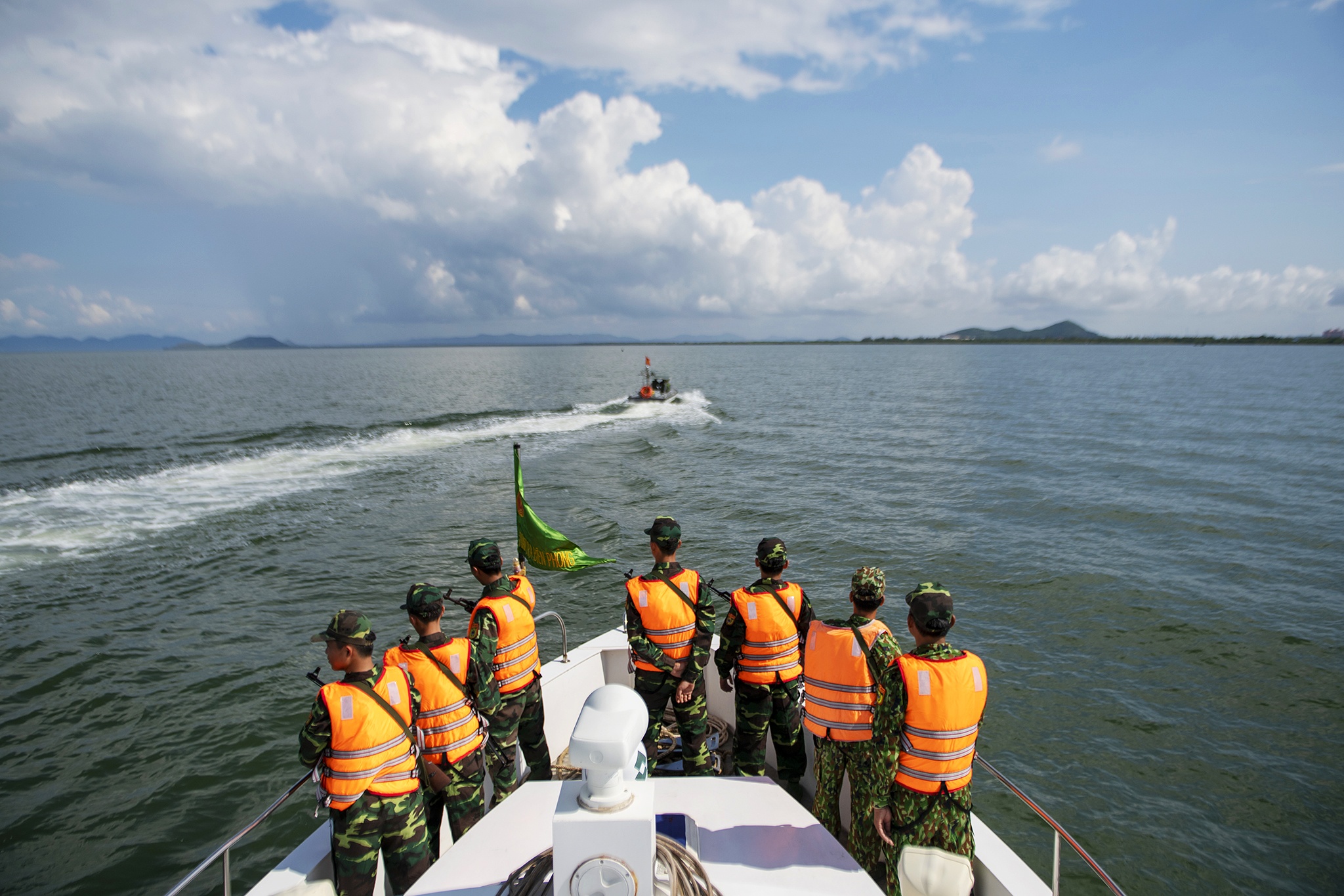 Chong nhap canh trai phep o bien Tay anh 12