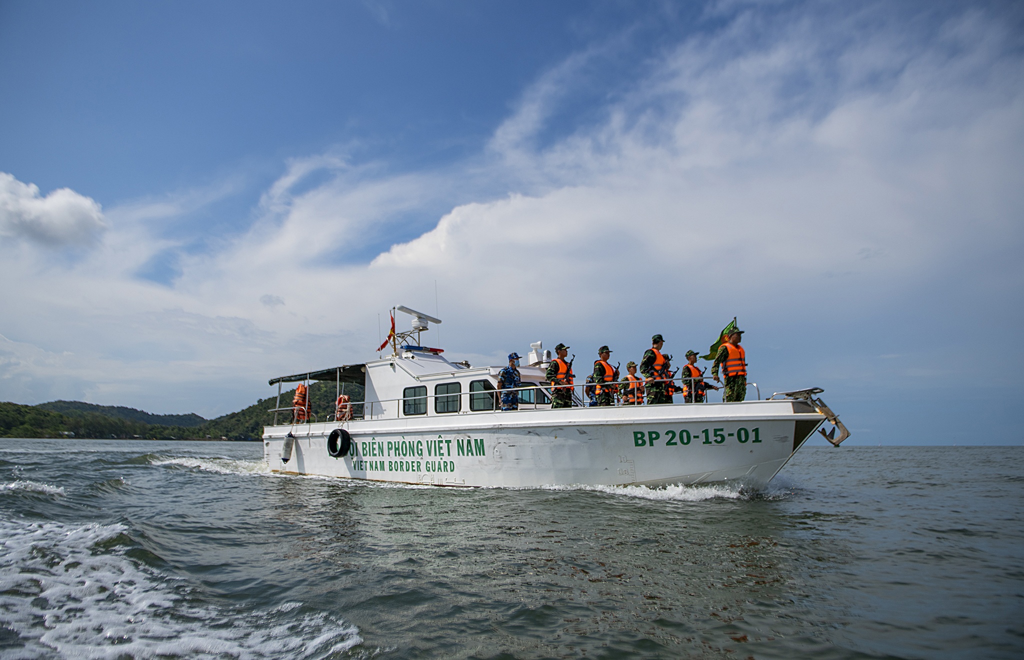 Chong nhap canh trai phep o bien Tay anh 21