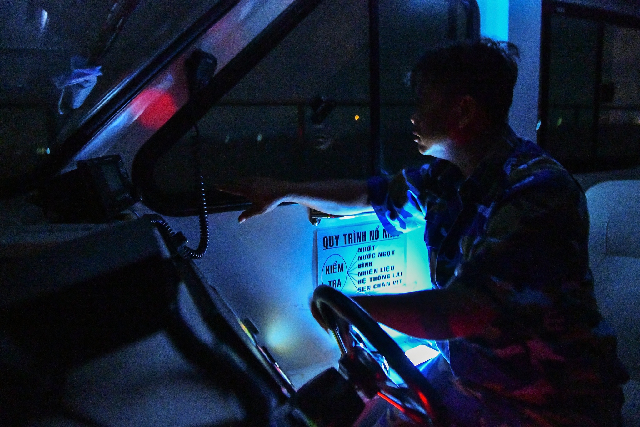 Chong nhap canh trai phep o bien Tay anh 9