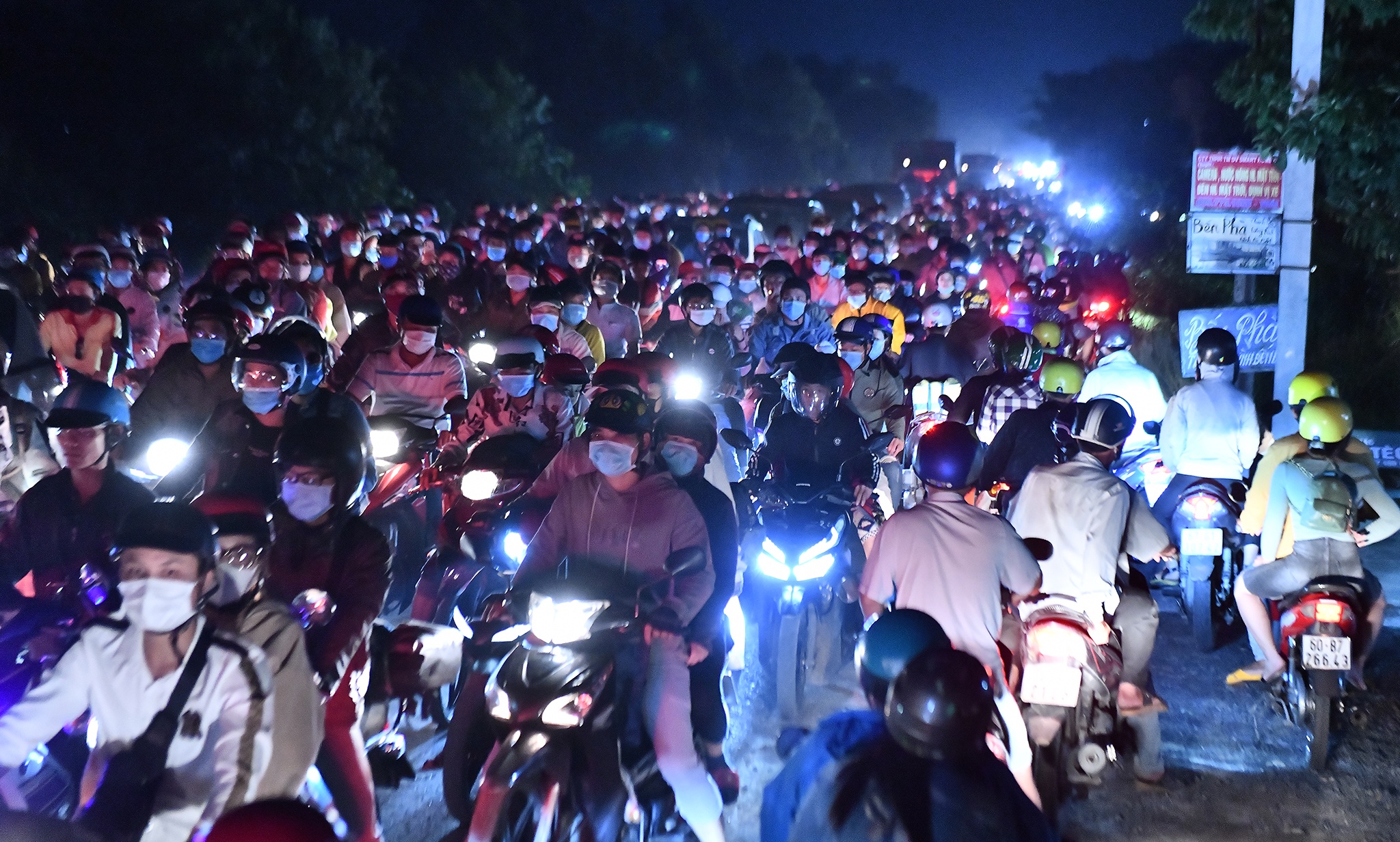 Ket cung tren quoc lo N2 anh 1