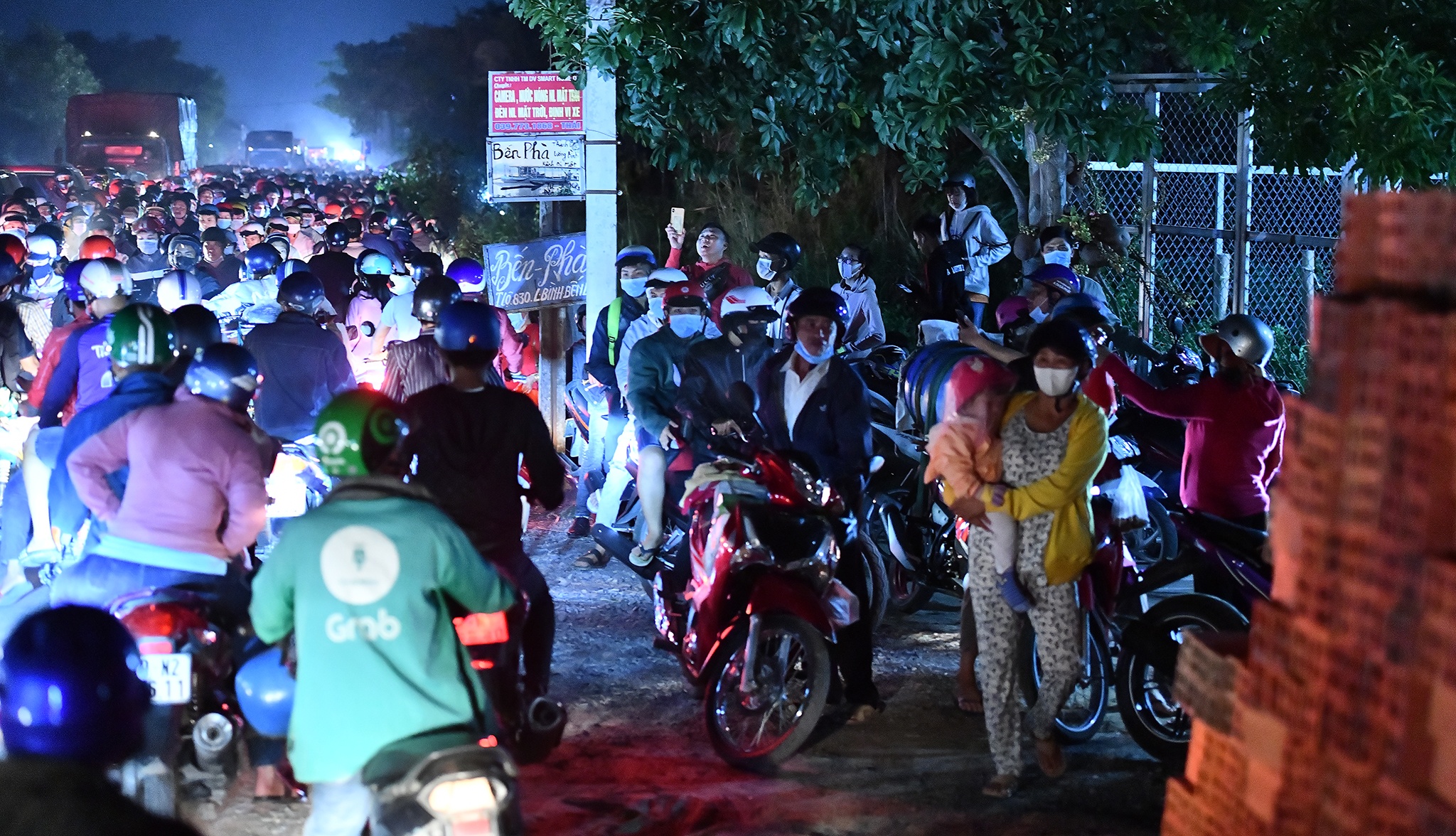 Ket cung tren quoc lo N2 anh 3