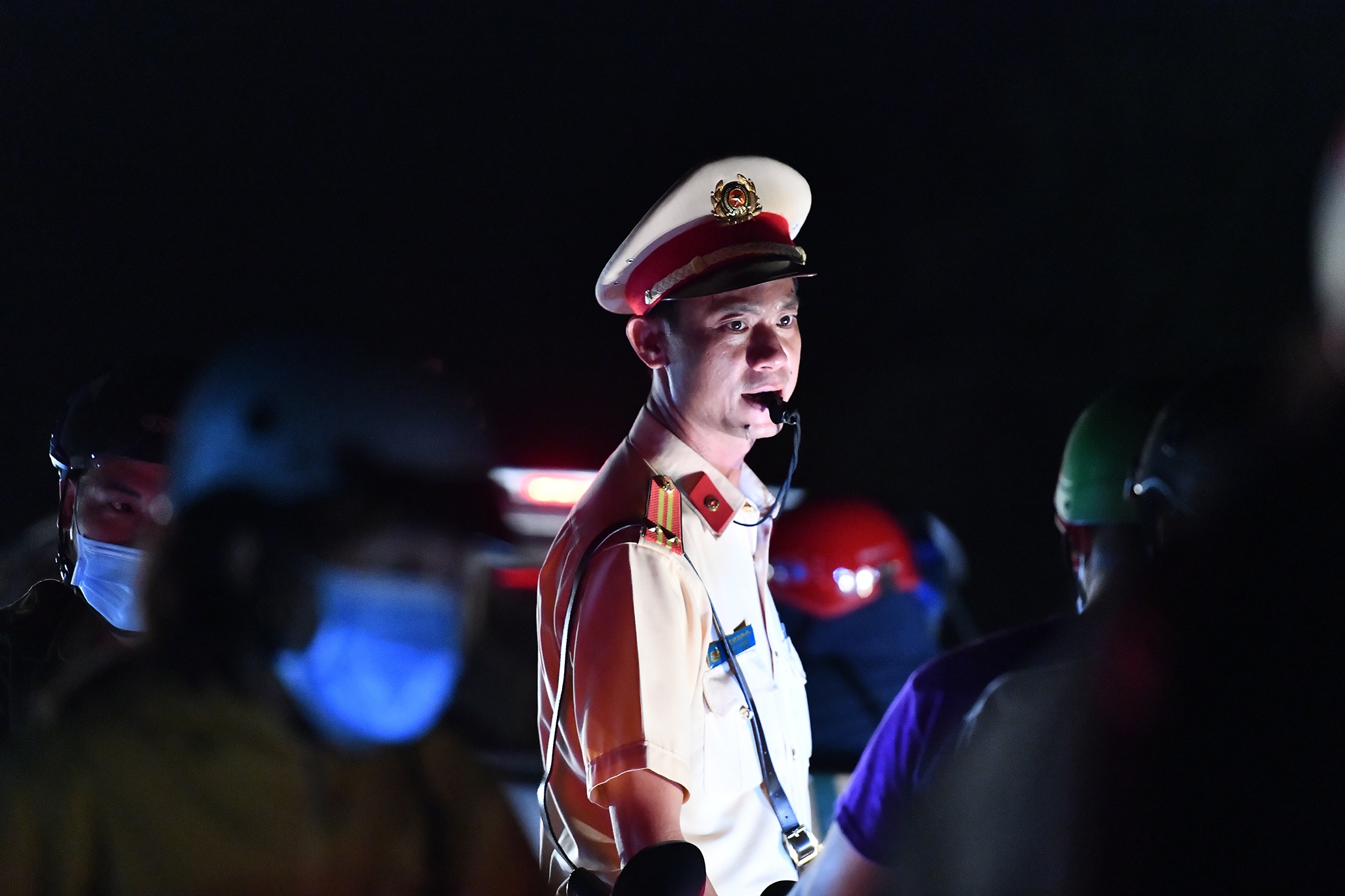 Ket cung tren quoc lo N2 anh 9