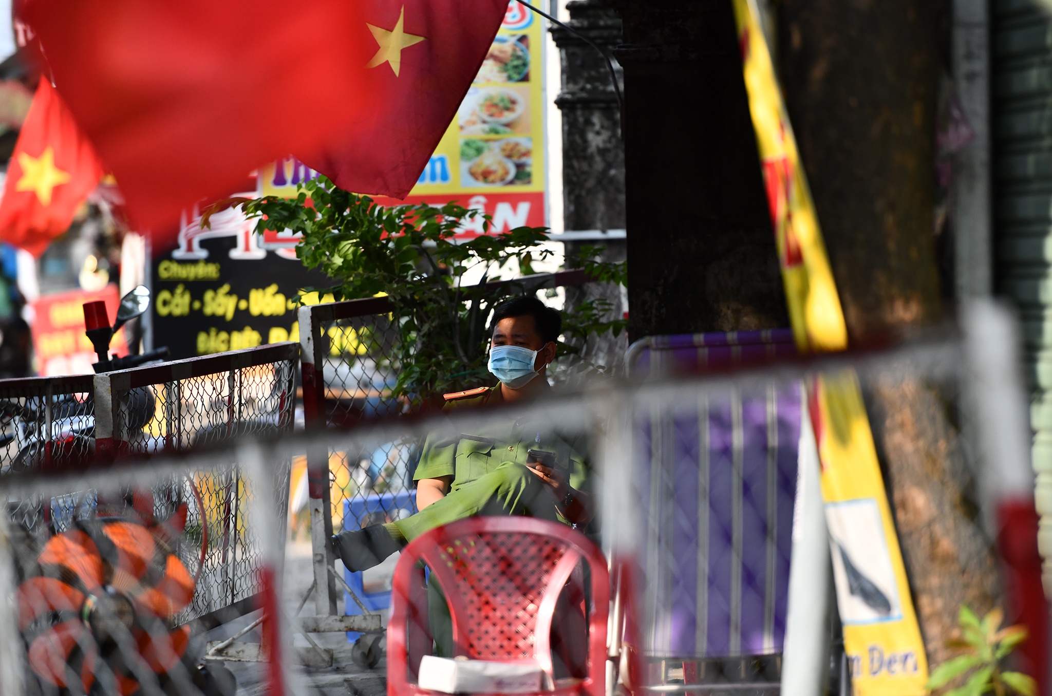 Phong toa,  xet nghiem Covid-19 o TP.HCM anh 9