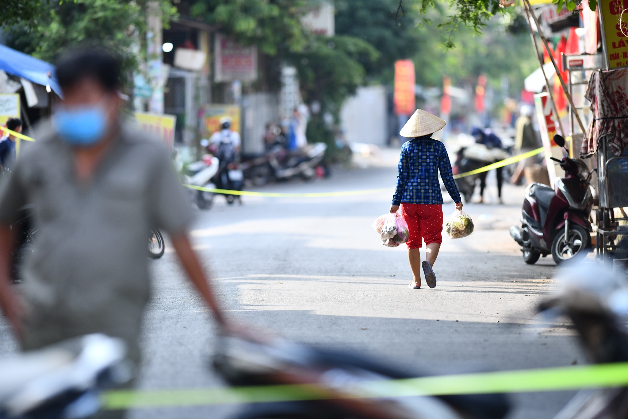 Phong toa,  xet nghiem Covid-19 o TP.HCM anh 7