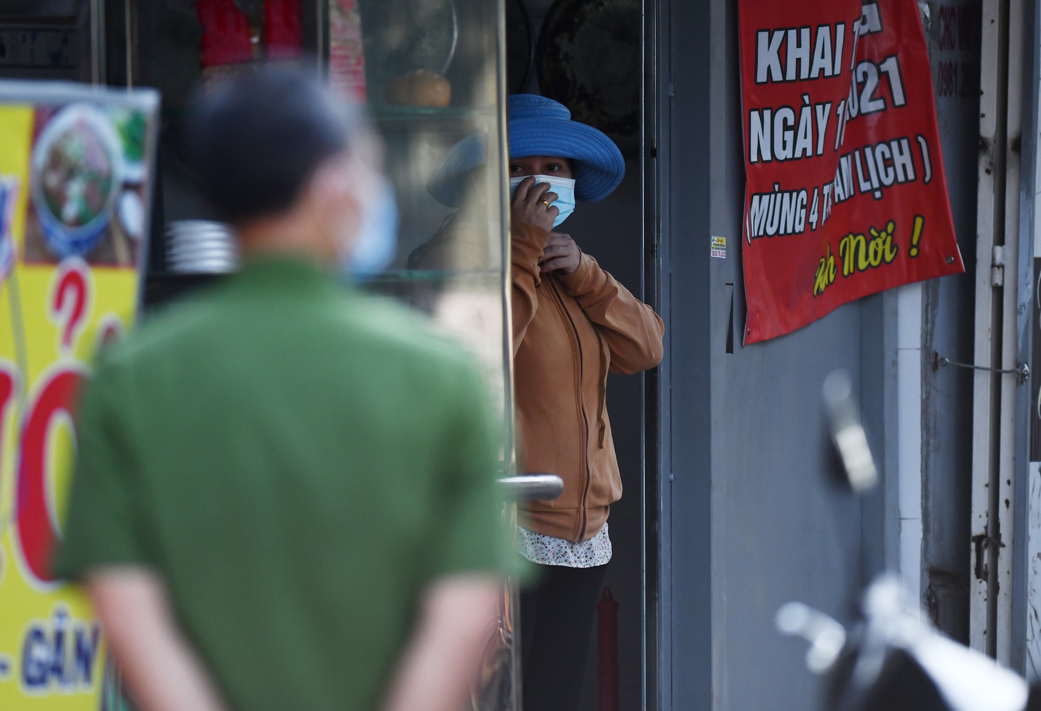 Phong toa,  xet nghiem Covid-19 o TP.HCM anh 5