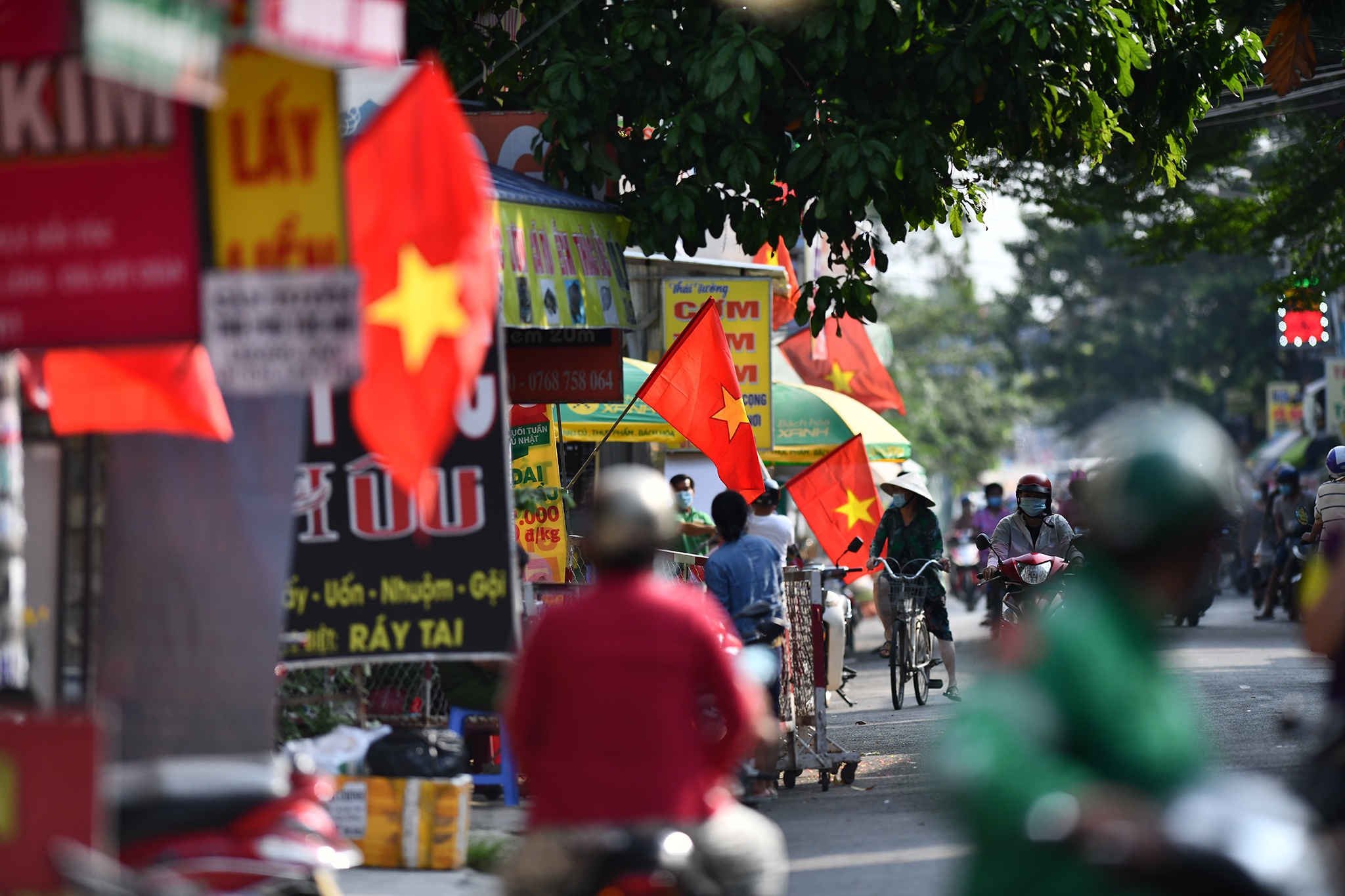 Phong toa,  xet nghiem Covid-19 o TP.HCM anh 8