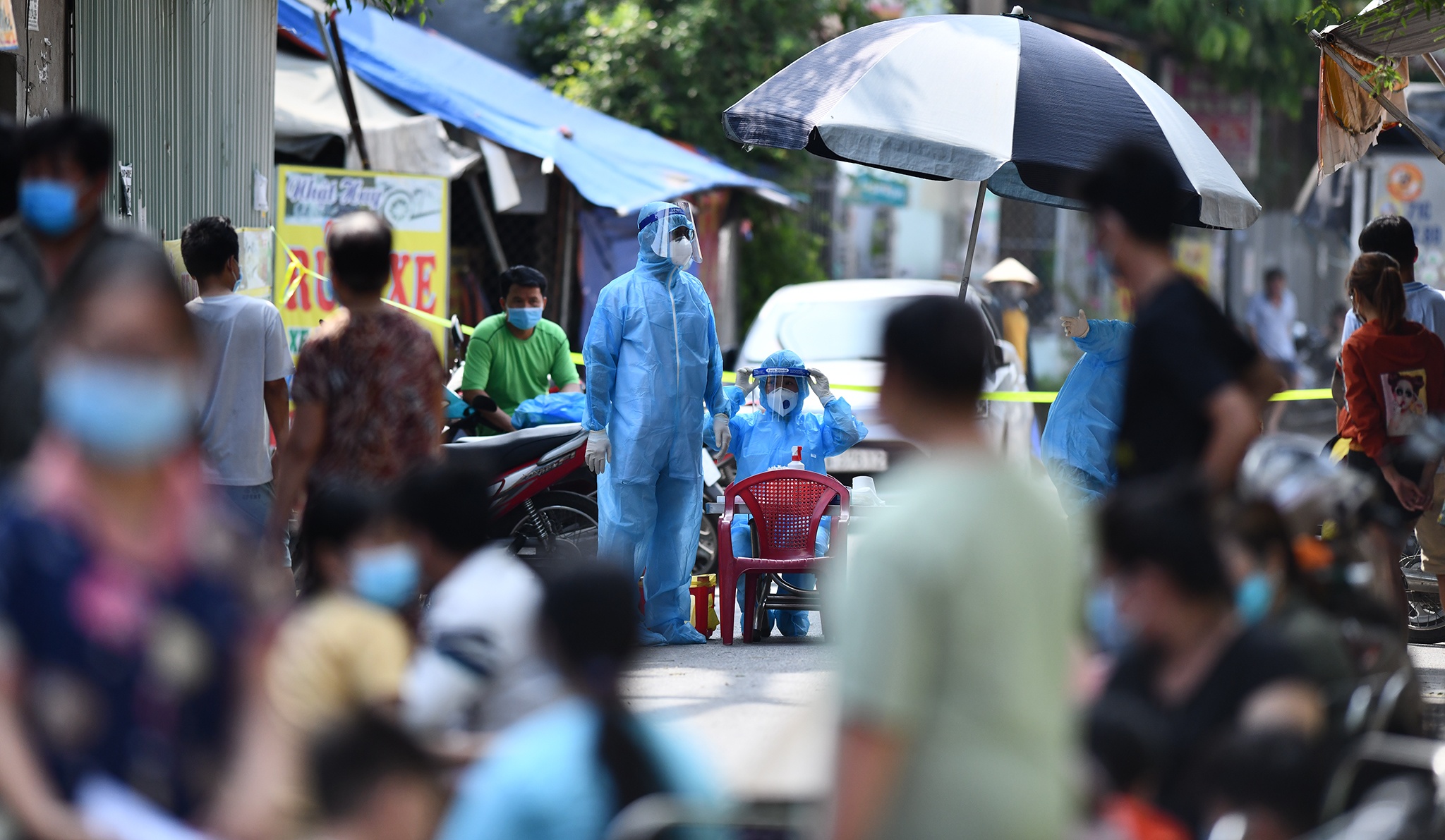 dịch Covid-19 bùng phát ảnh 2 dich Covid-19 bung phat anh 2