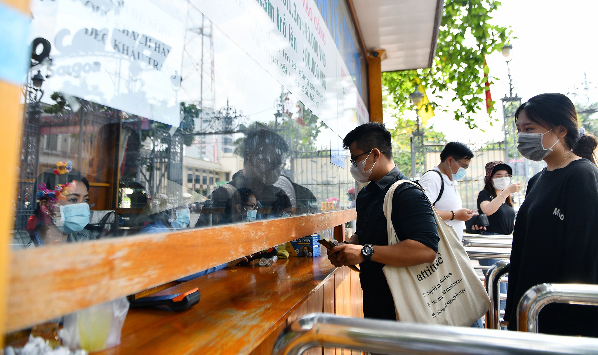 Thao Cam Vien vang khach anh 2