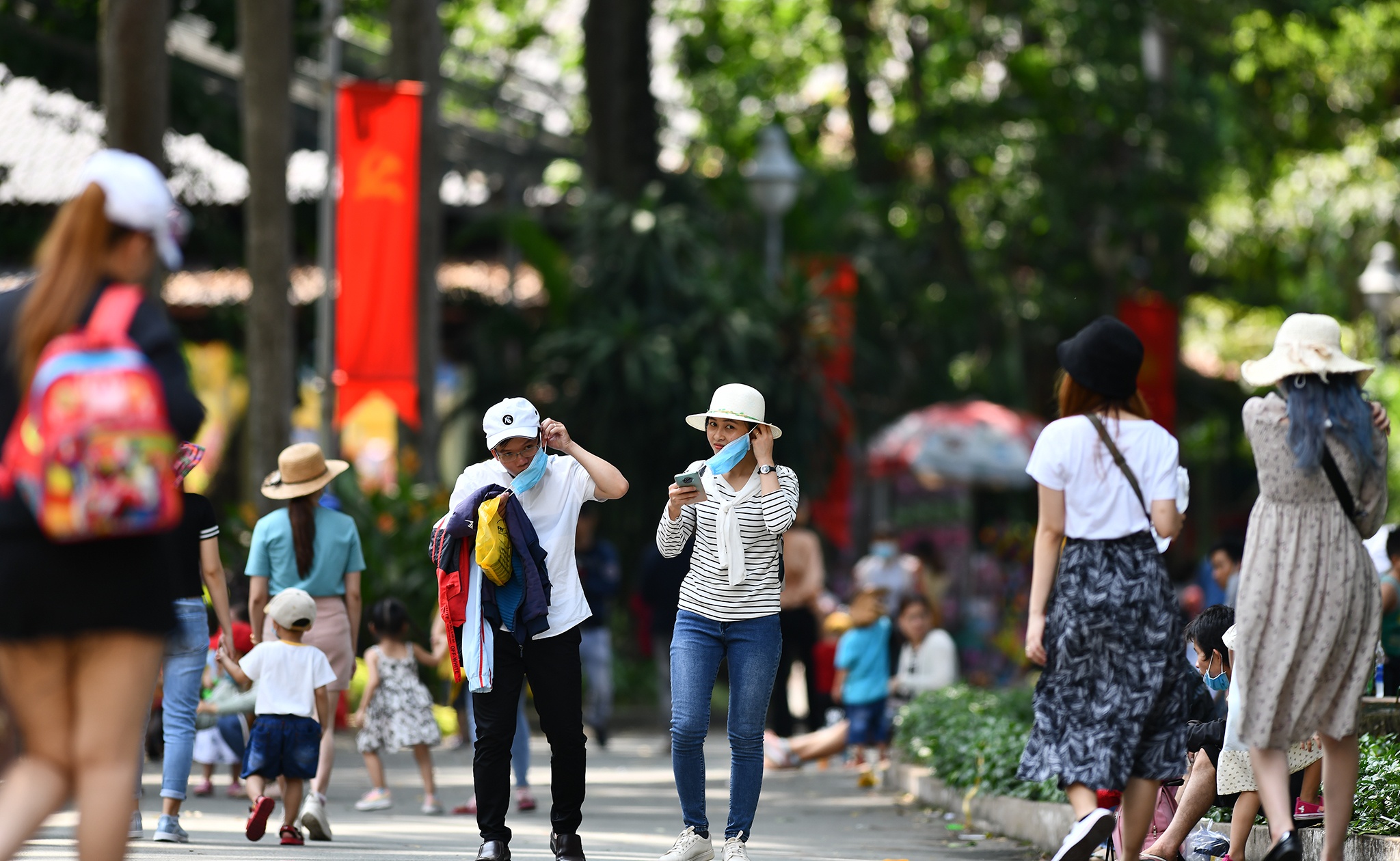 Thao Cam Vien vang khach anh 5