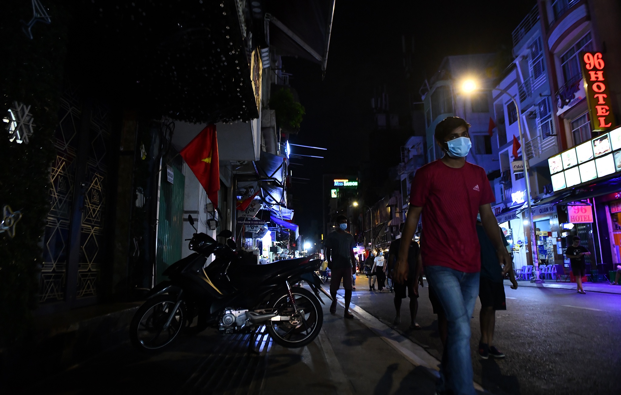 Pho Tay Bui Vien vang ve anh 1