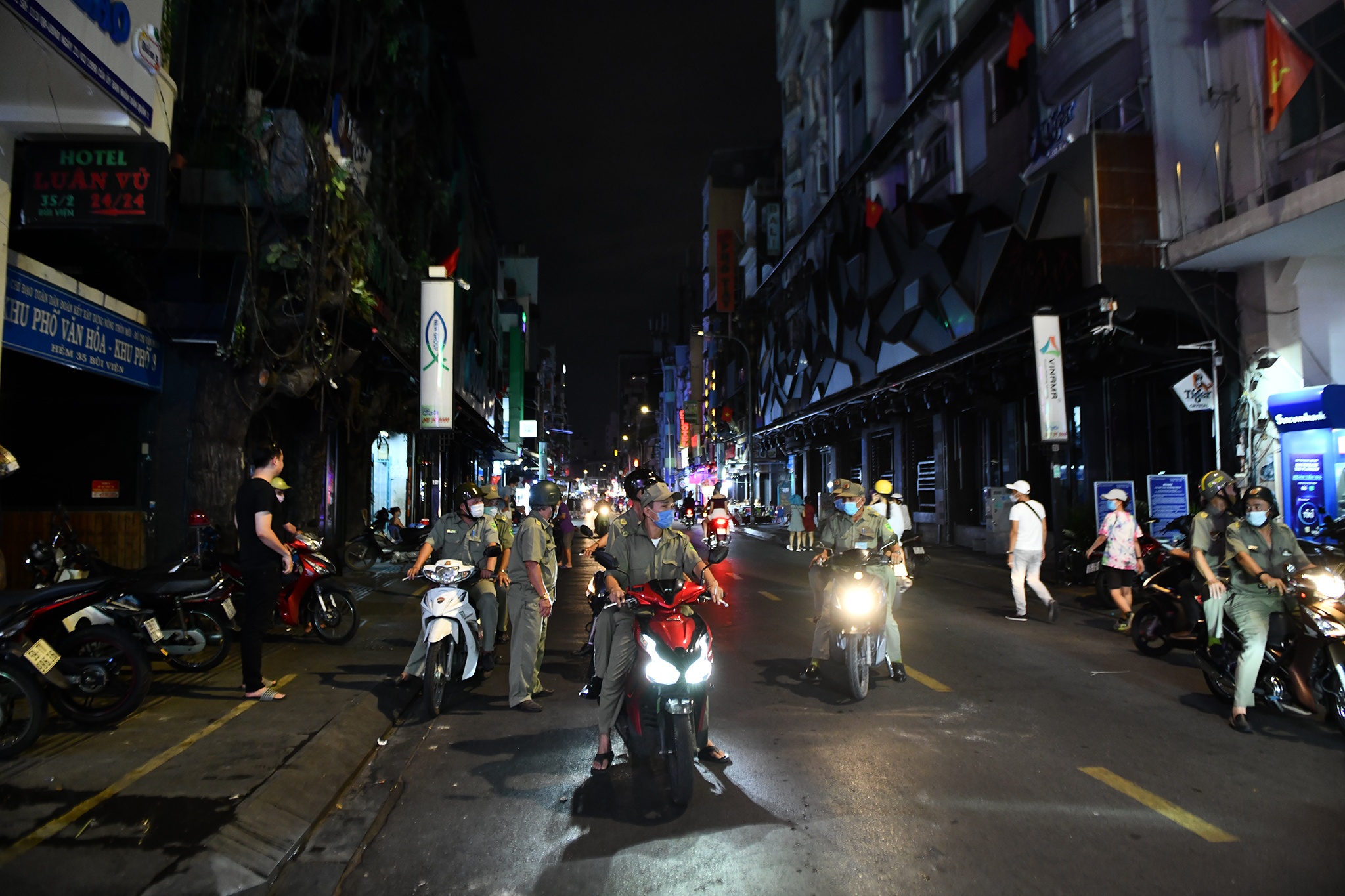 Pho Tay Bui Vien vang ve anh 5