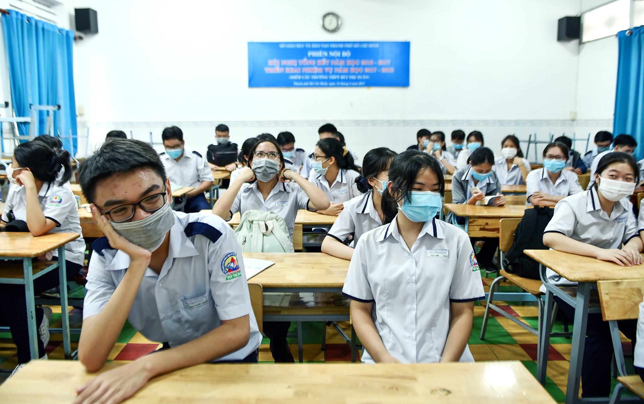 Đeo khẩu trang trong lớp học ảnh 10 Deo khau trang trong lop hoc anh 10
