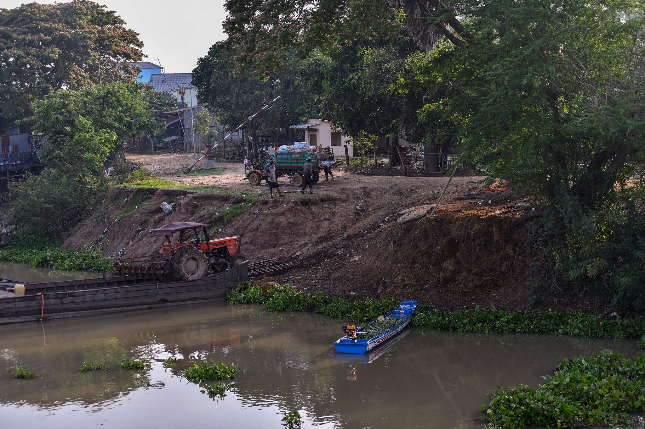 Xom bien gioi Thong Binh phong dich Covid-19 anh 10