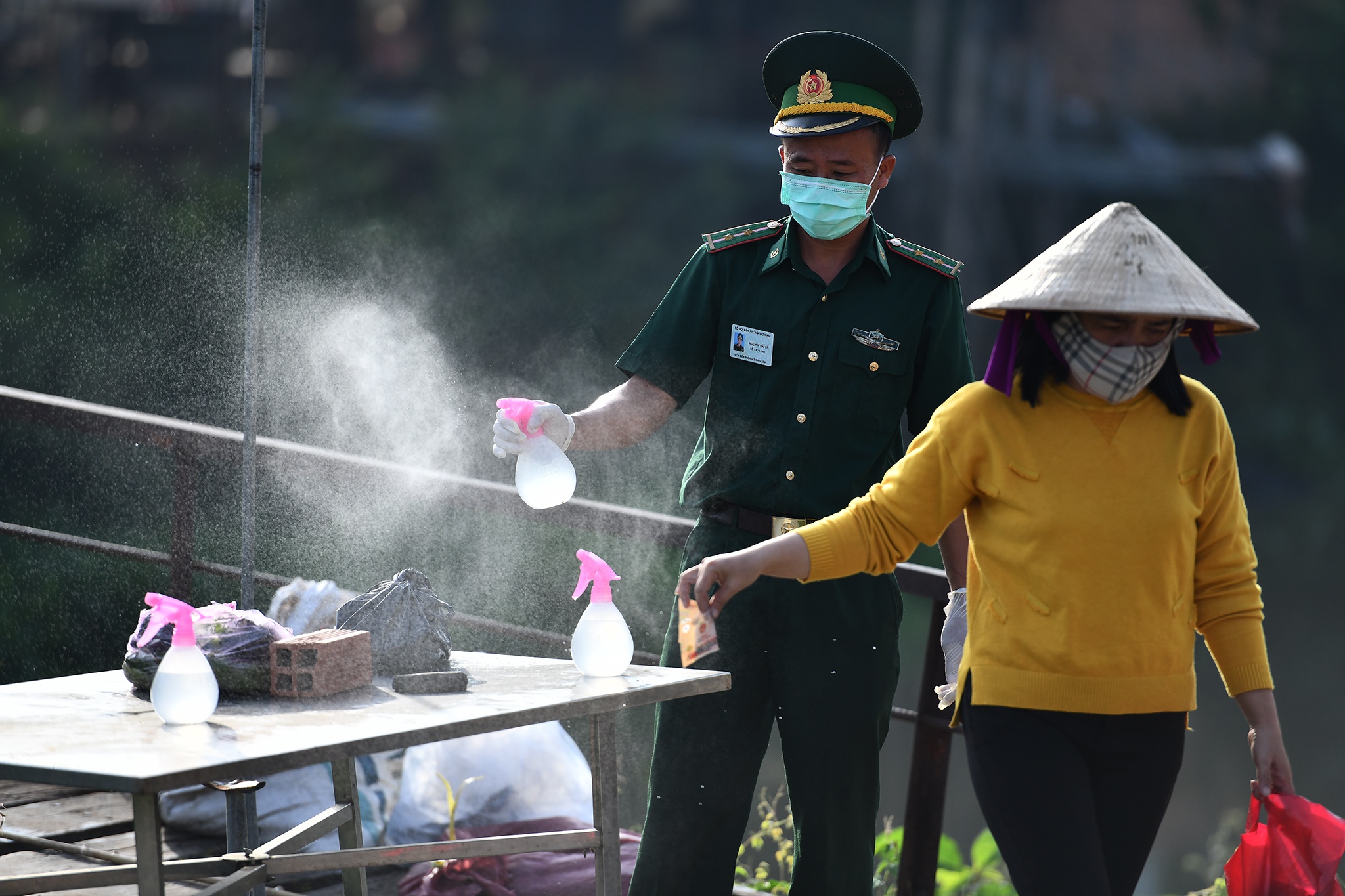 Xom bien gioi Thong Binh phong dich Covid-19 anh 1