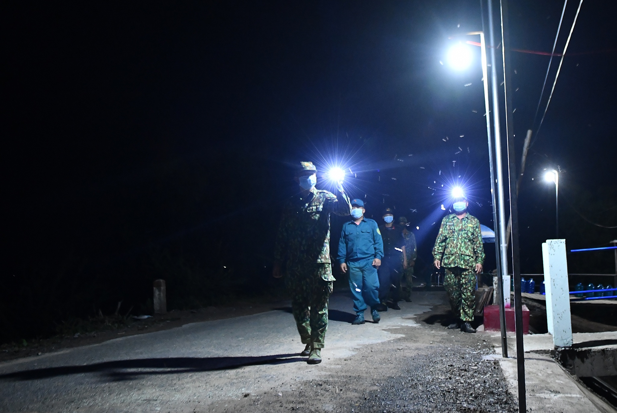 Xom bien gioi Thong Binh phong dich Covid-19 anh 16