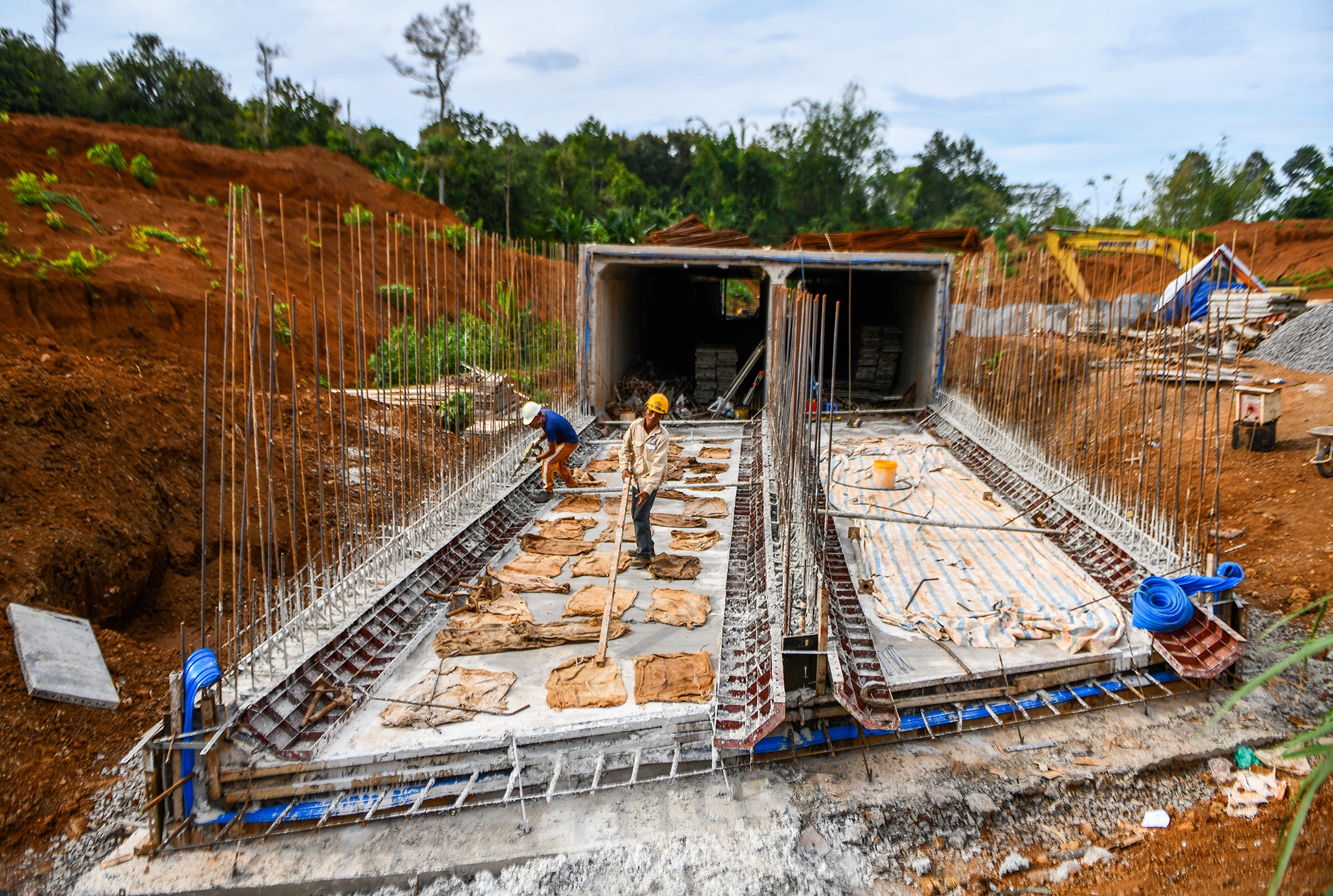 Lo dien cao toc Phan Thiet - Dau Giay anh 8