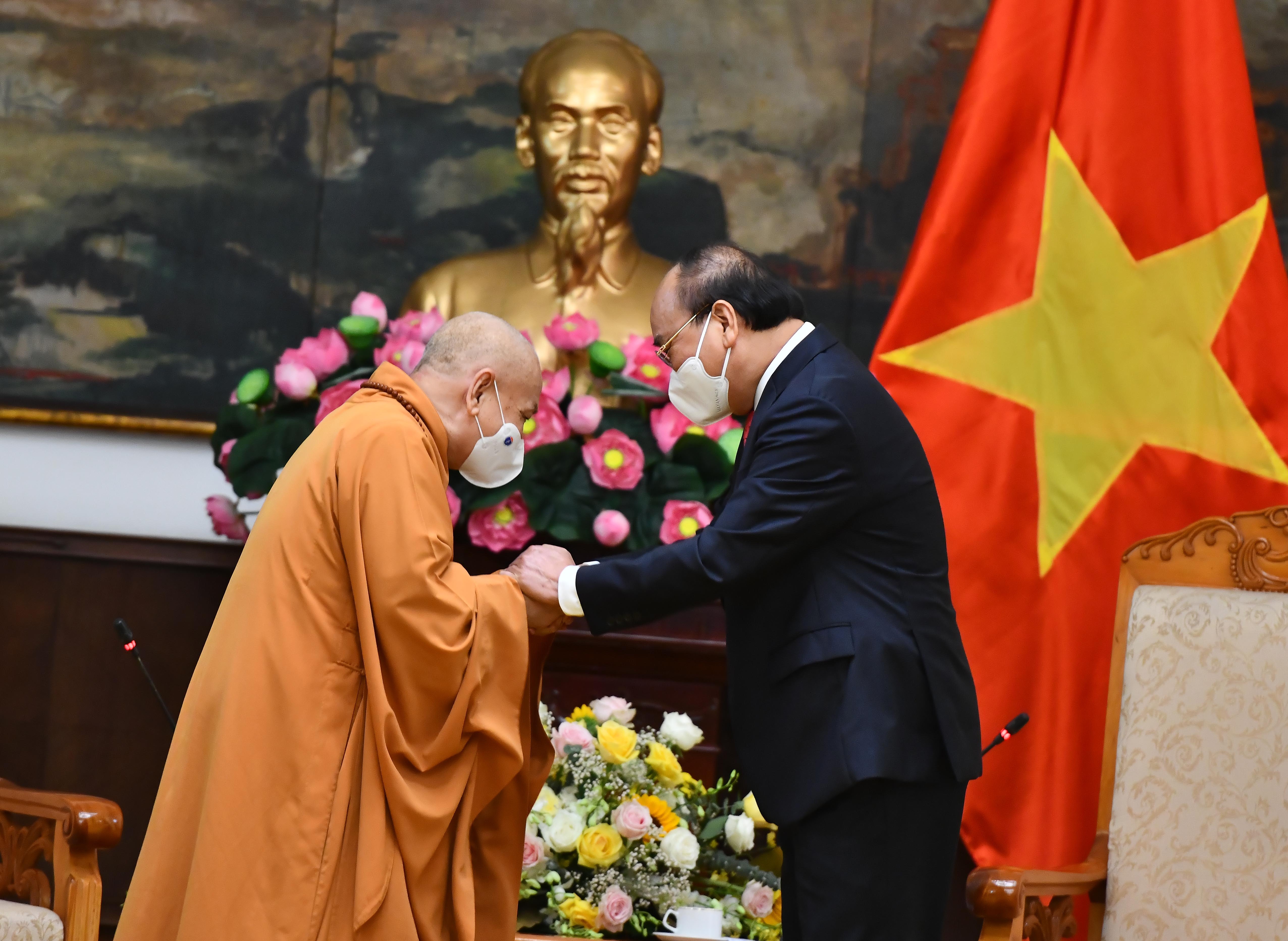 Chu tich nuoc Nguyen Xuan Phuc lam viec voi phat giao anh 4