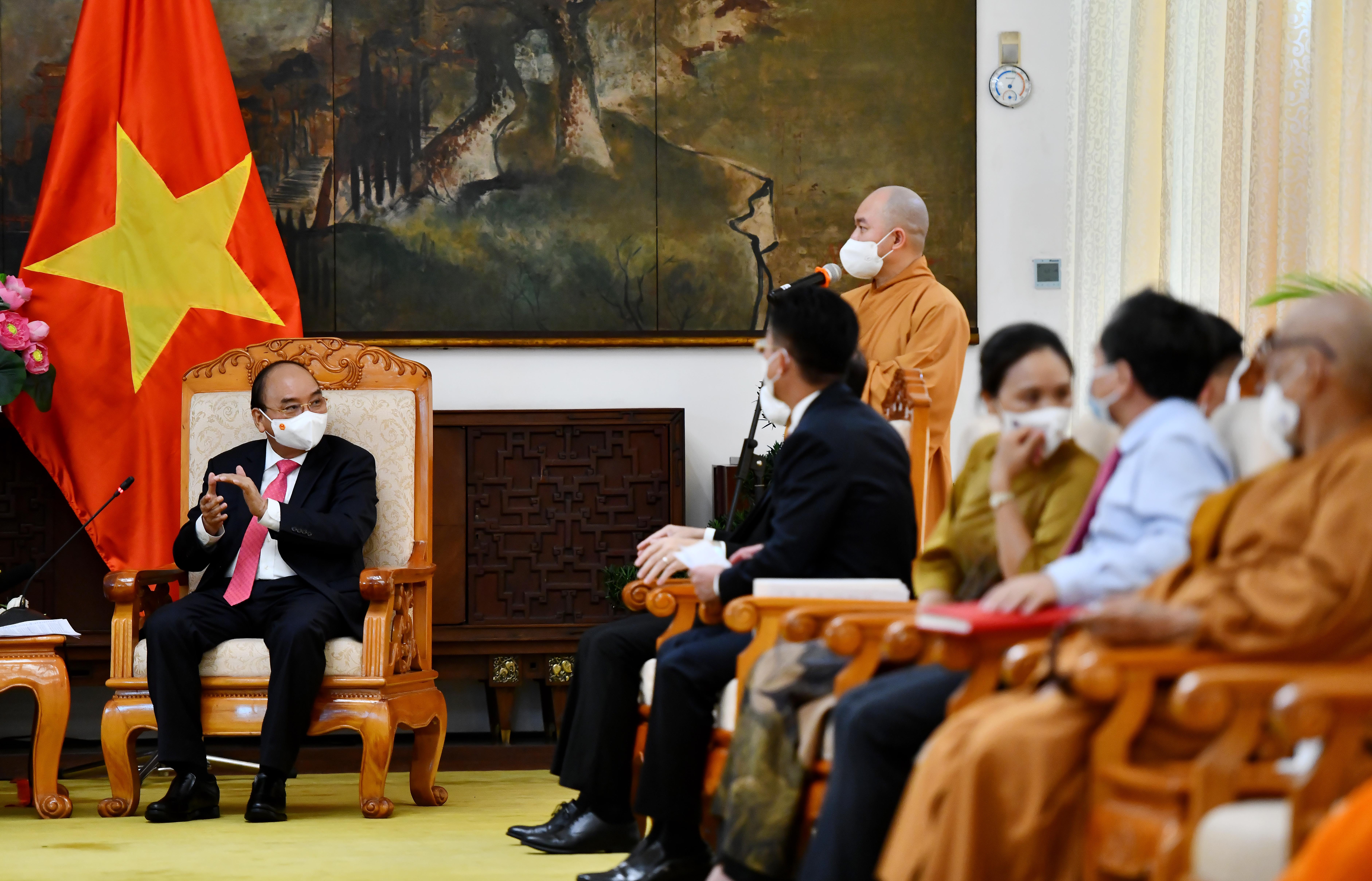 Chu tich nuoc Nguyen Xuan Phuc lam viec voi phat giao anh 2