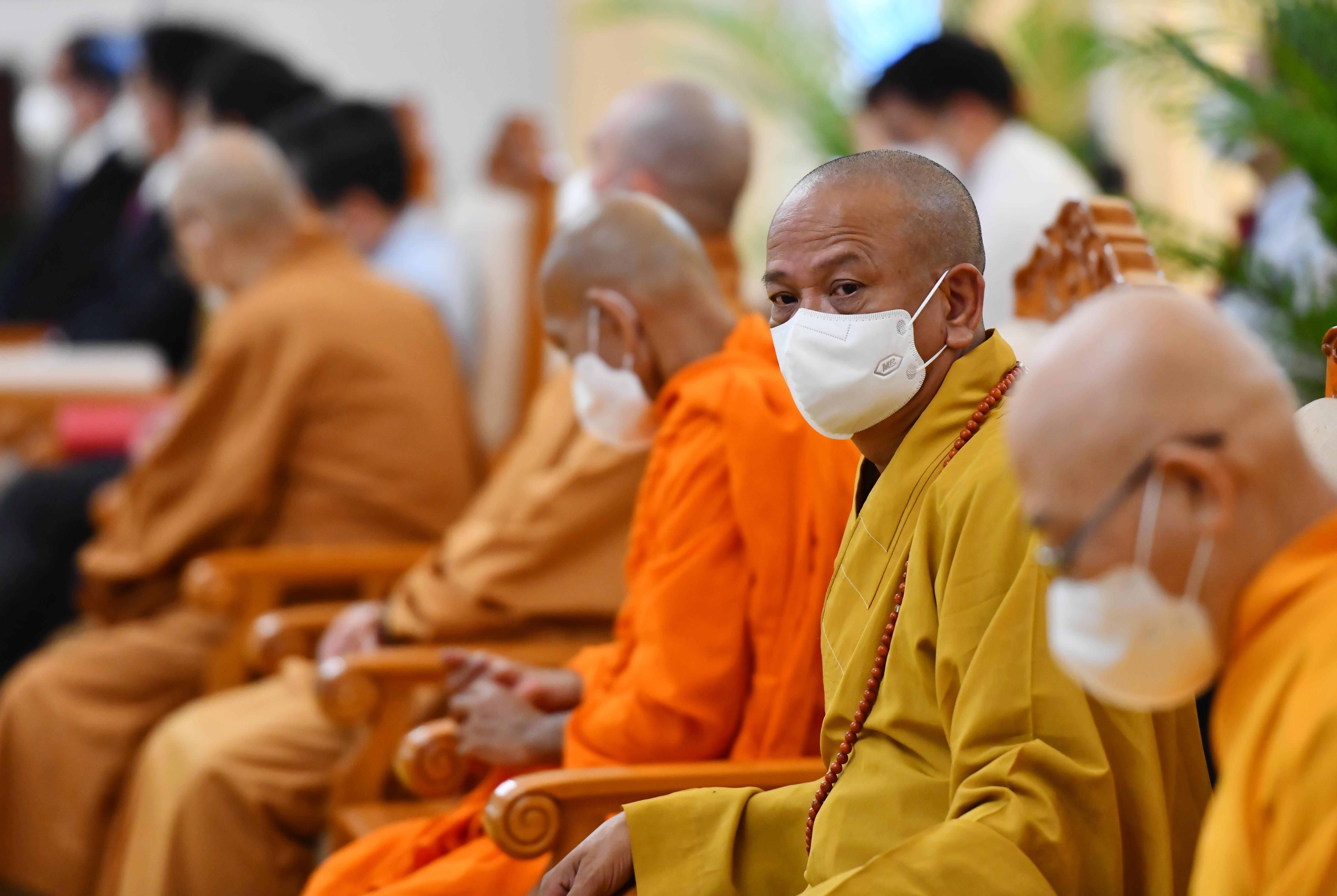 Chu tich nuoc Nguyen Xuan Phuc lam viec voi phat giao anh 6